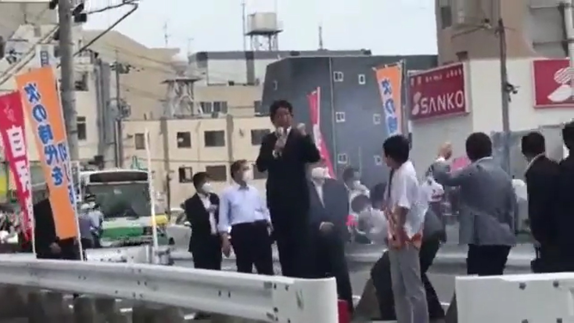 Il primo sparo all'attentato di Shinzo Abe