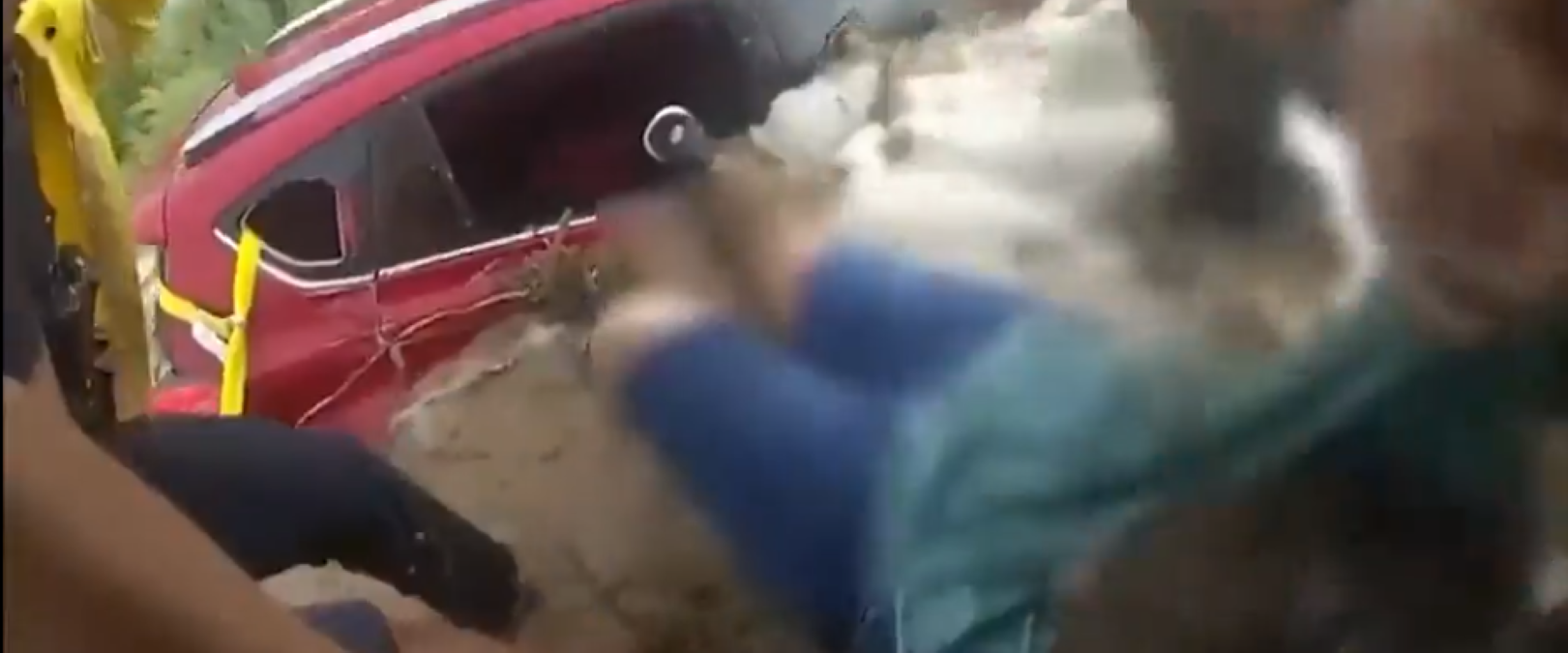 Inondazioni in Arizona, il salvataggio di una donna intrappolata dall’acqua in auto – Il video
