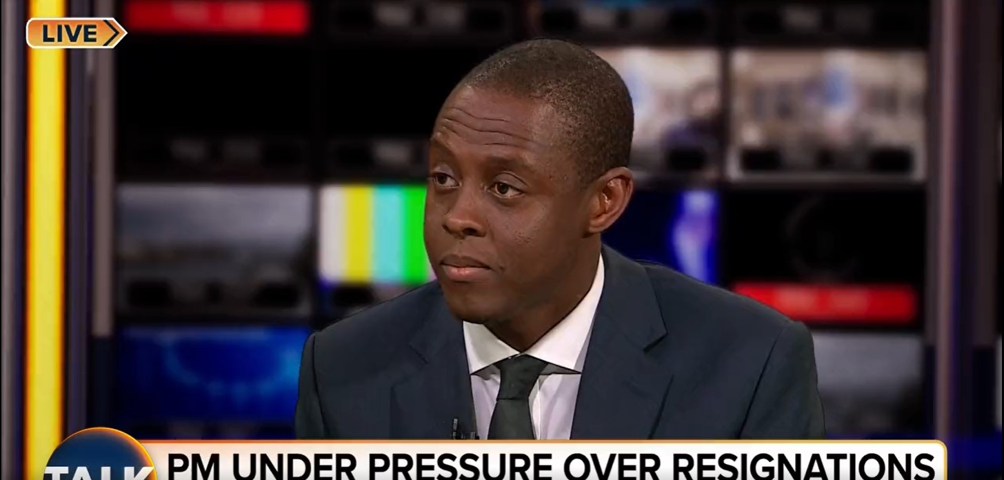 Regno Unito, il vicepresidente Tory si dimette in diretta tv: «Johnson non ha più il sostegno del Paese» – Il video