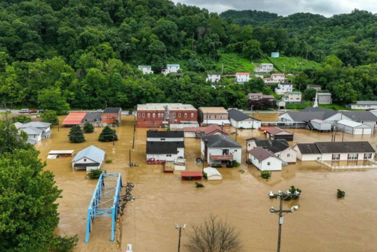 Usa, 25 morti per le alluvioni in Kentucky. Il governatore: «La ricerca delle vittime durerà settimane» – Il video