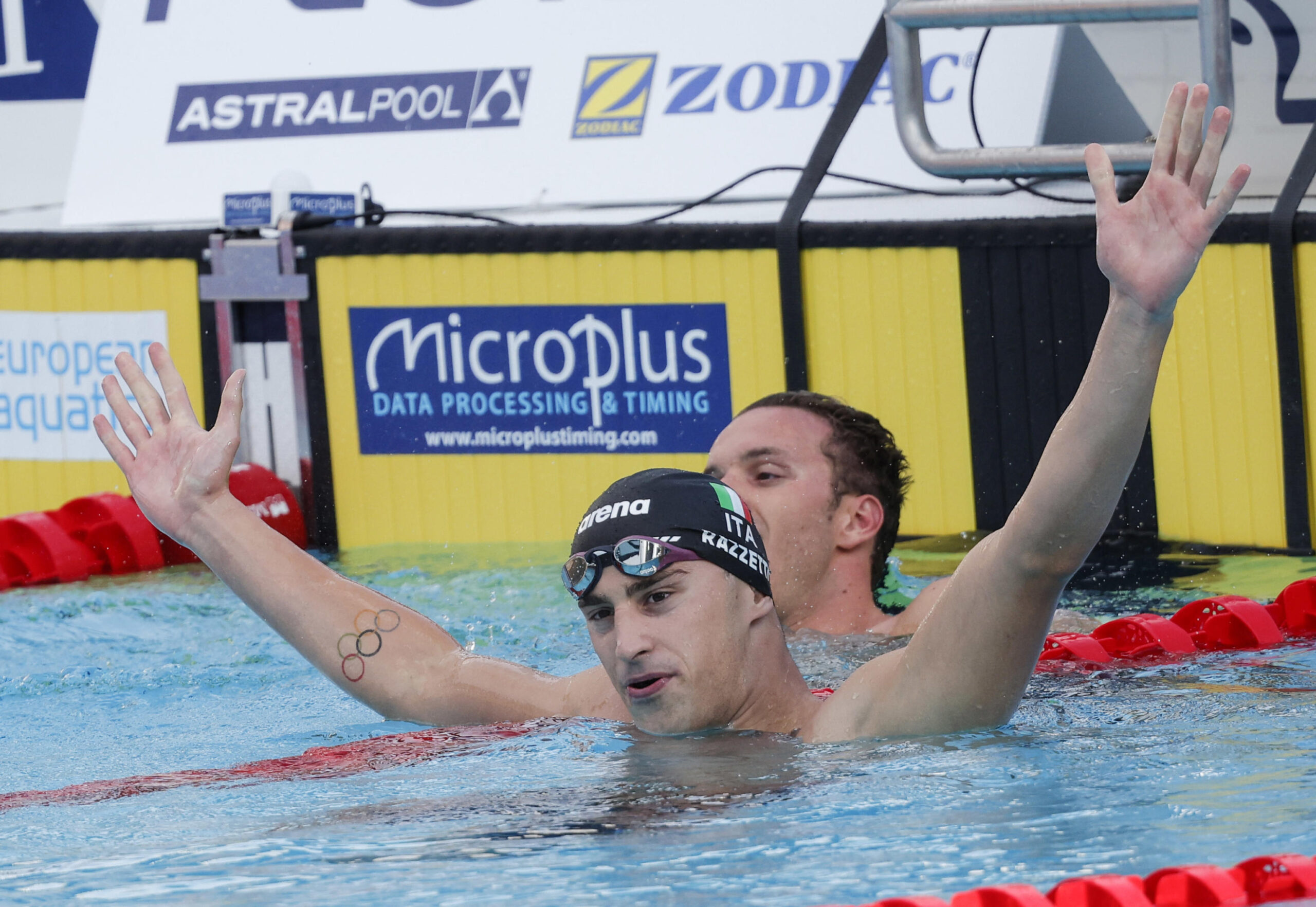 Nuoto, primo oro per l’Italia alla partenza degli Europei: Alberto Razzetti trionfa nei 400 misti