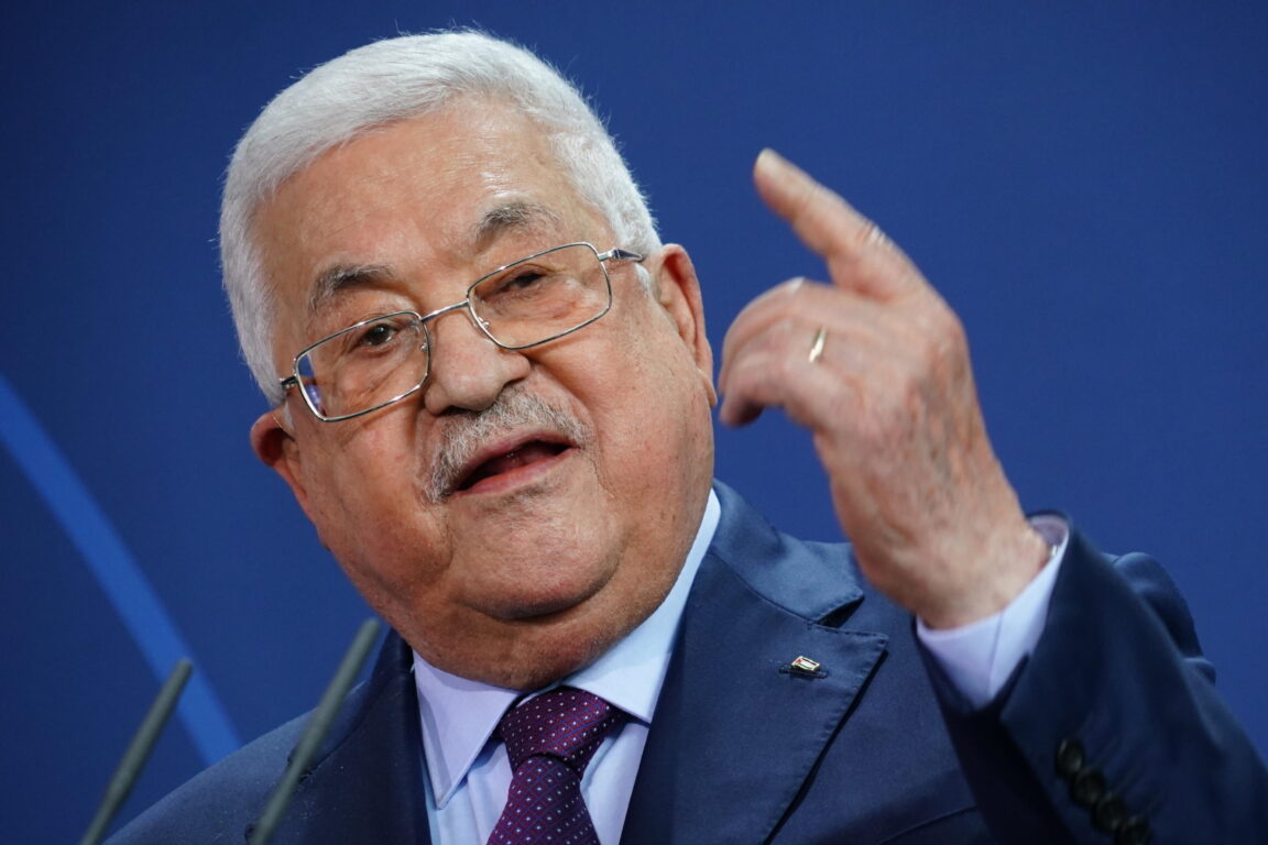 Abbasz a német kancellár jelenlétében a holokauszthoz hasonlította Izrael palesztinokkal szembeni politikáját