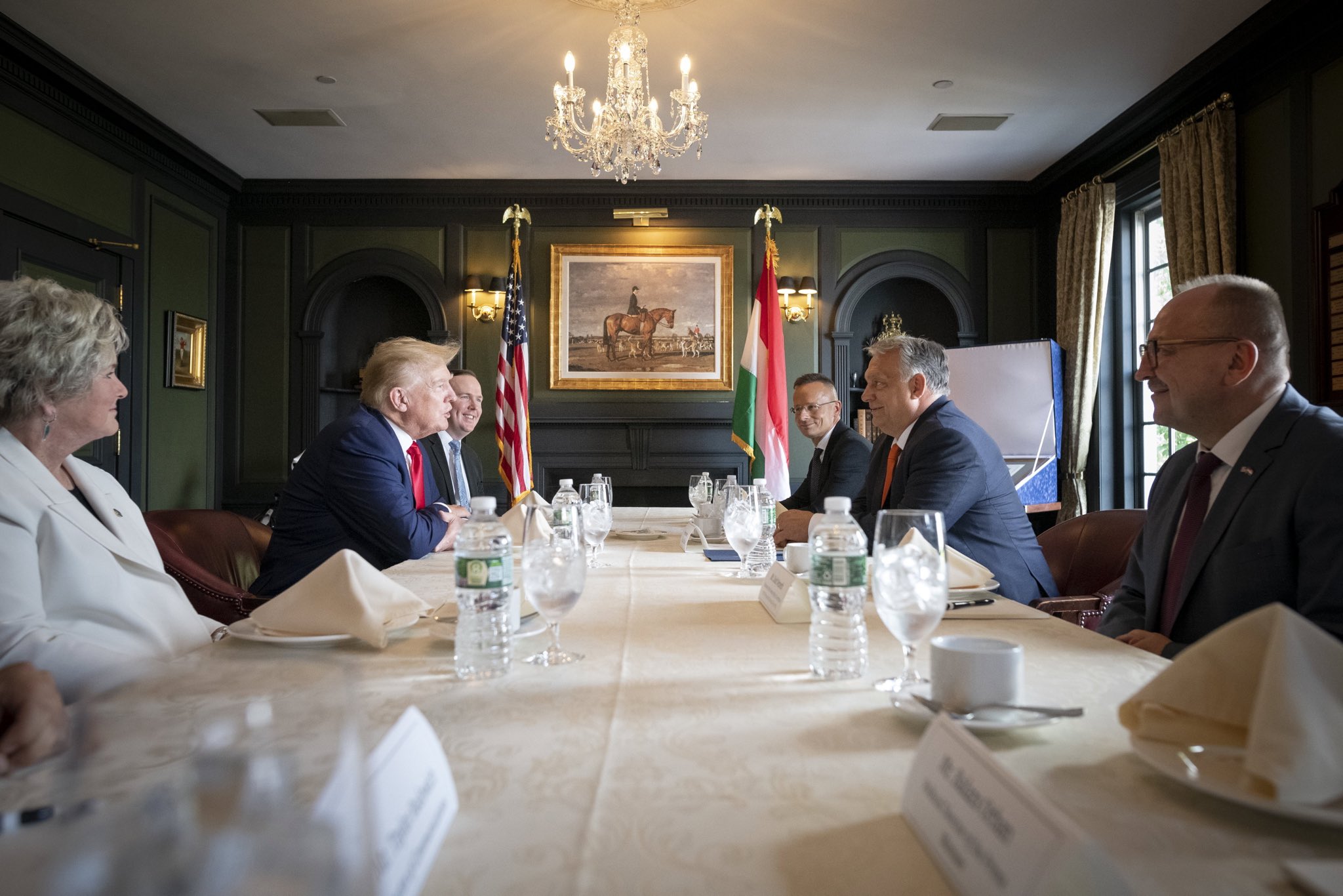 Orban vola negli Usa per la Conferenza dei conservatori e incontra Trump: «Nostro importante alleato»