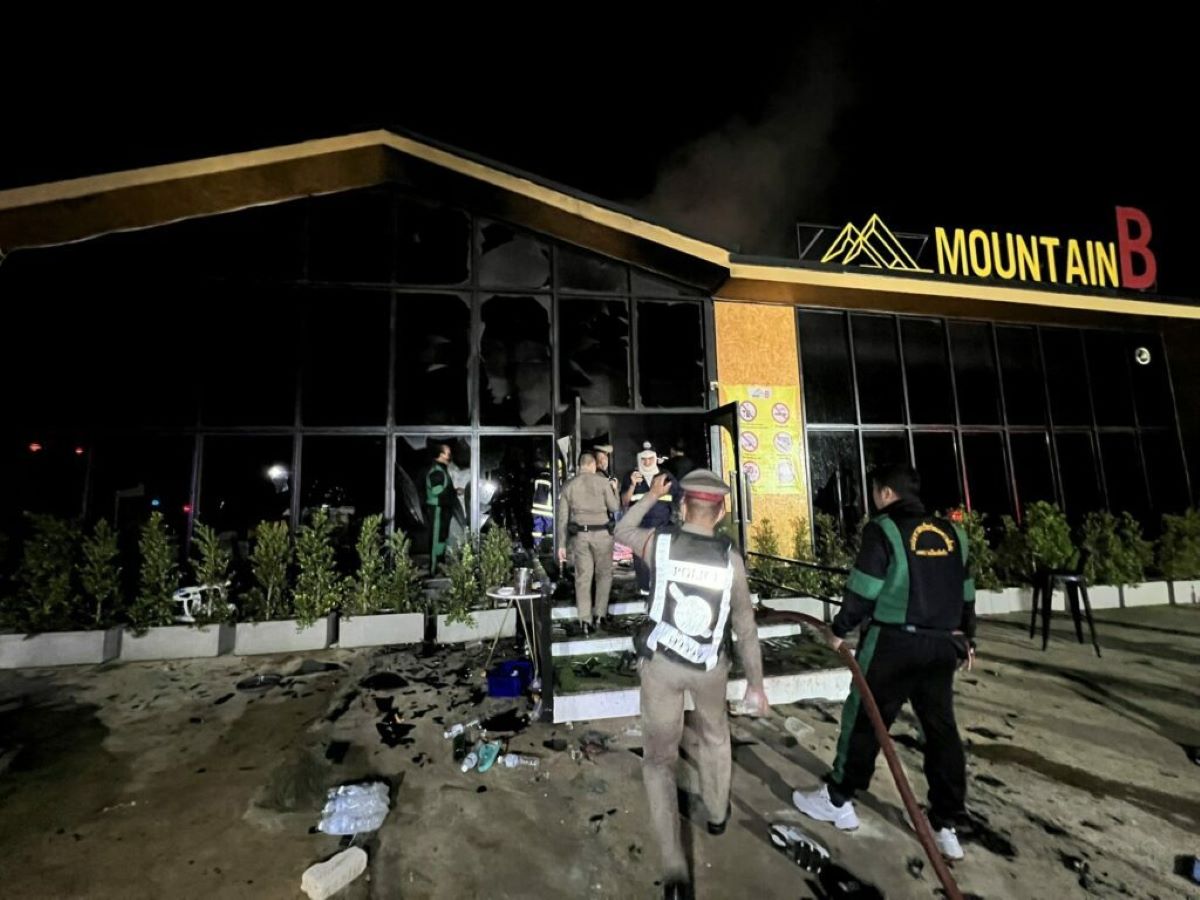 Thailandia, scoppia un incendio in discoteca: 13 morti e 40 feriti. I clienti in fuga dalle fiamme – Il video