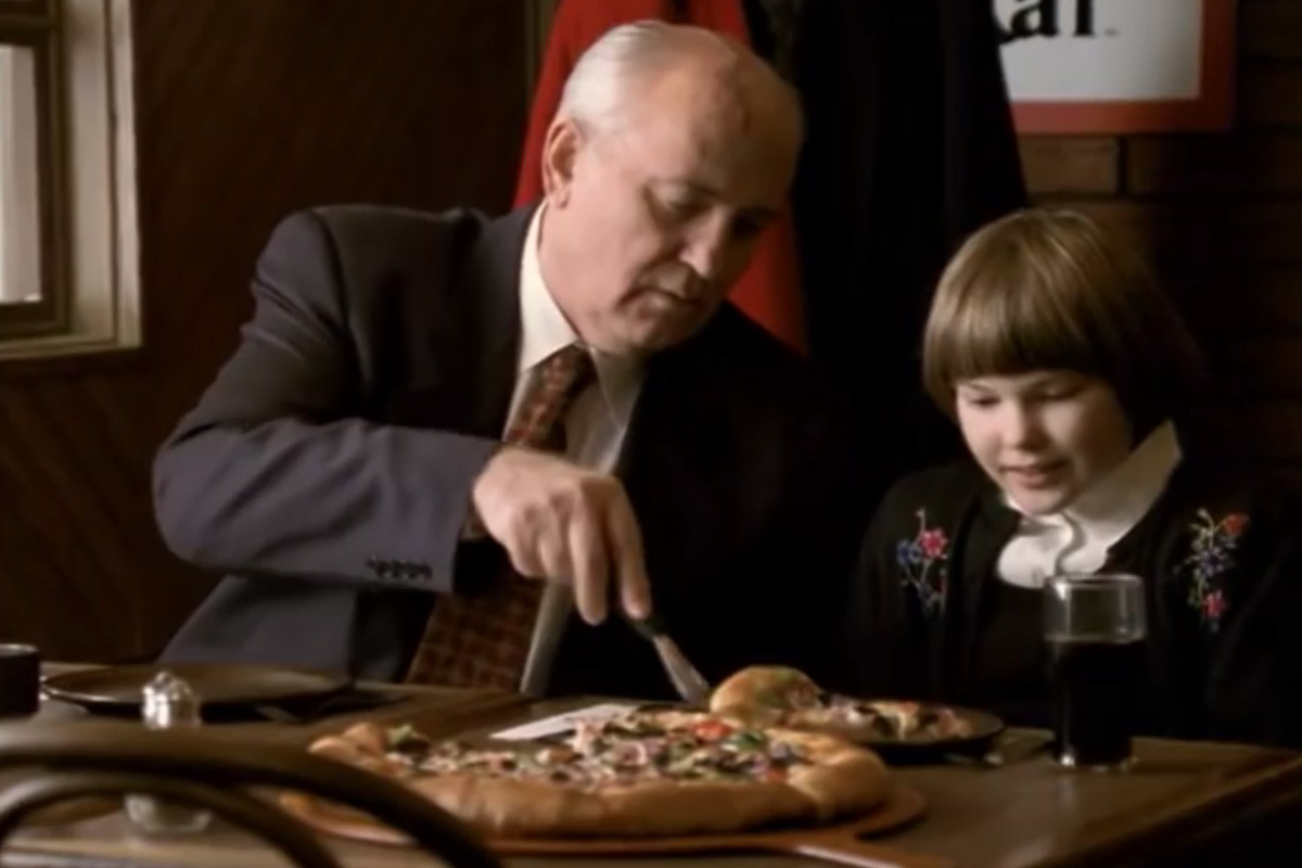 spot gorbaciov pizza russia