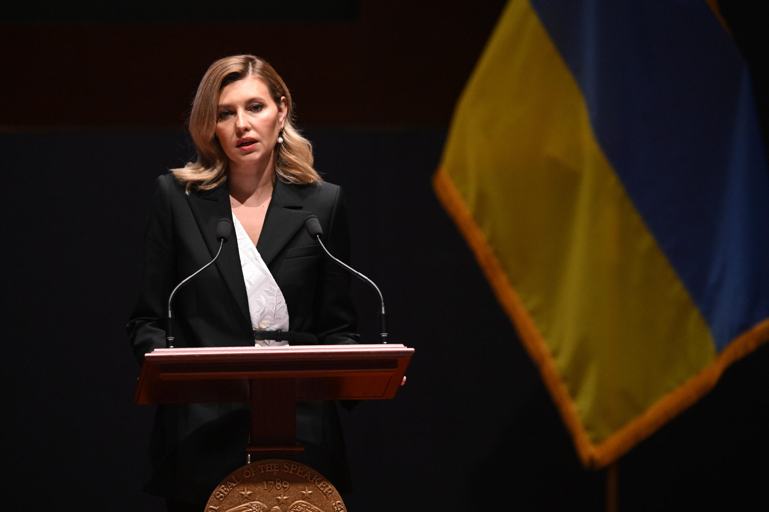 Ucraina, Olena Zelenska confessa: «Non voglio che mio marito si ricandidi presidente. Che farà? Può trovare altro»