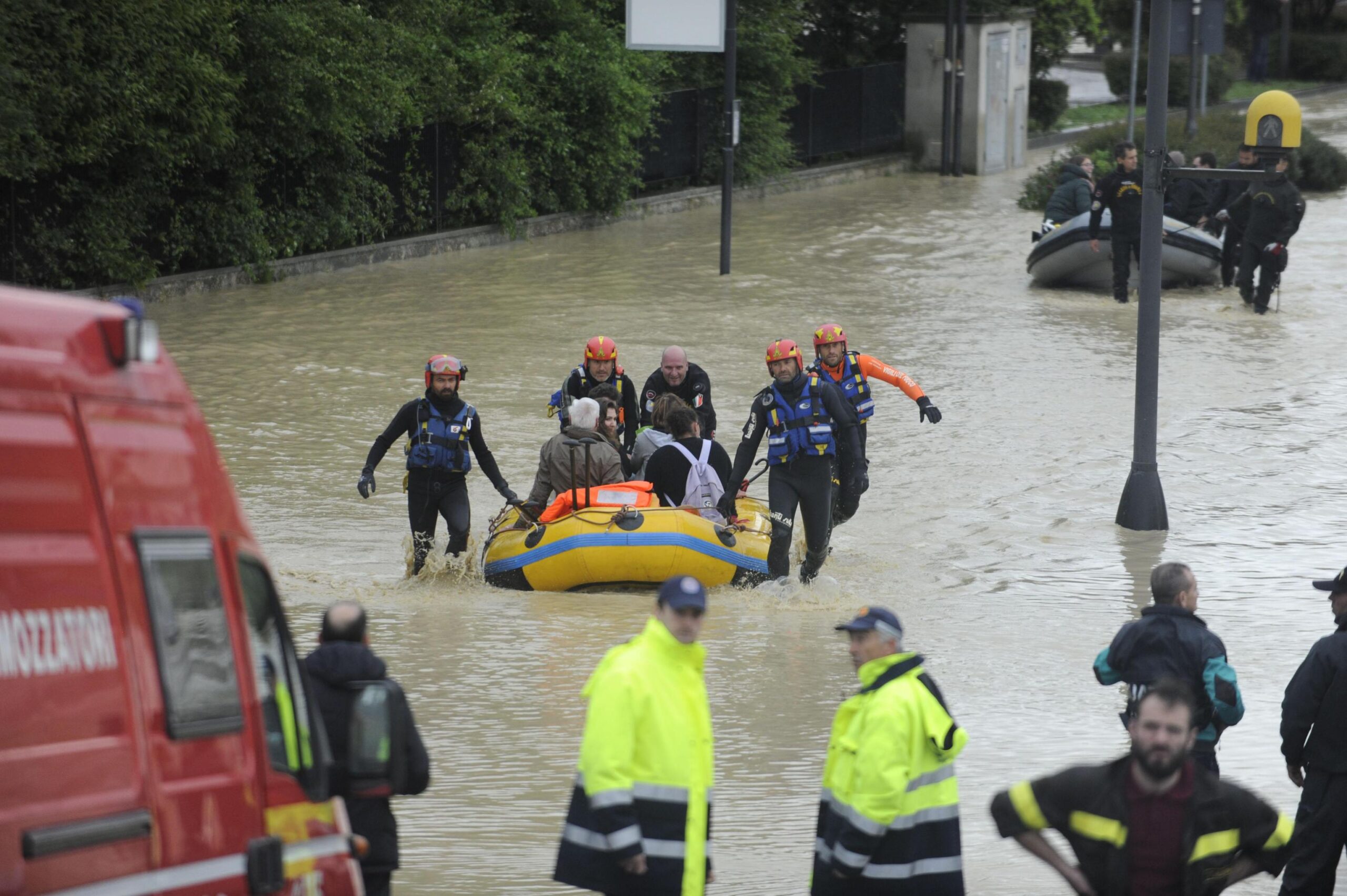 Alluvione, Ciccioli (FdI): «Le vittime? Nel posto sbagliato al momento  sbagliato». Il Pd esce dall'aula. Mangialardi: «Ricostruzione vergognosa»