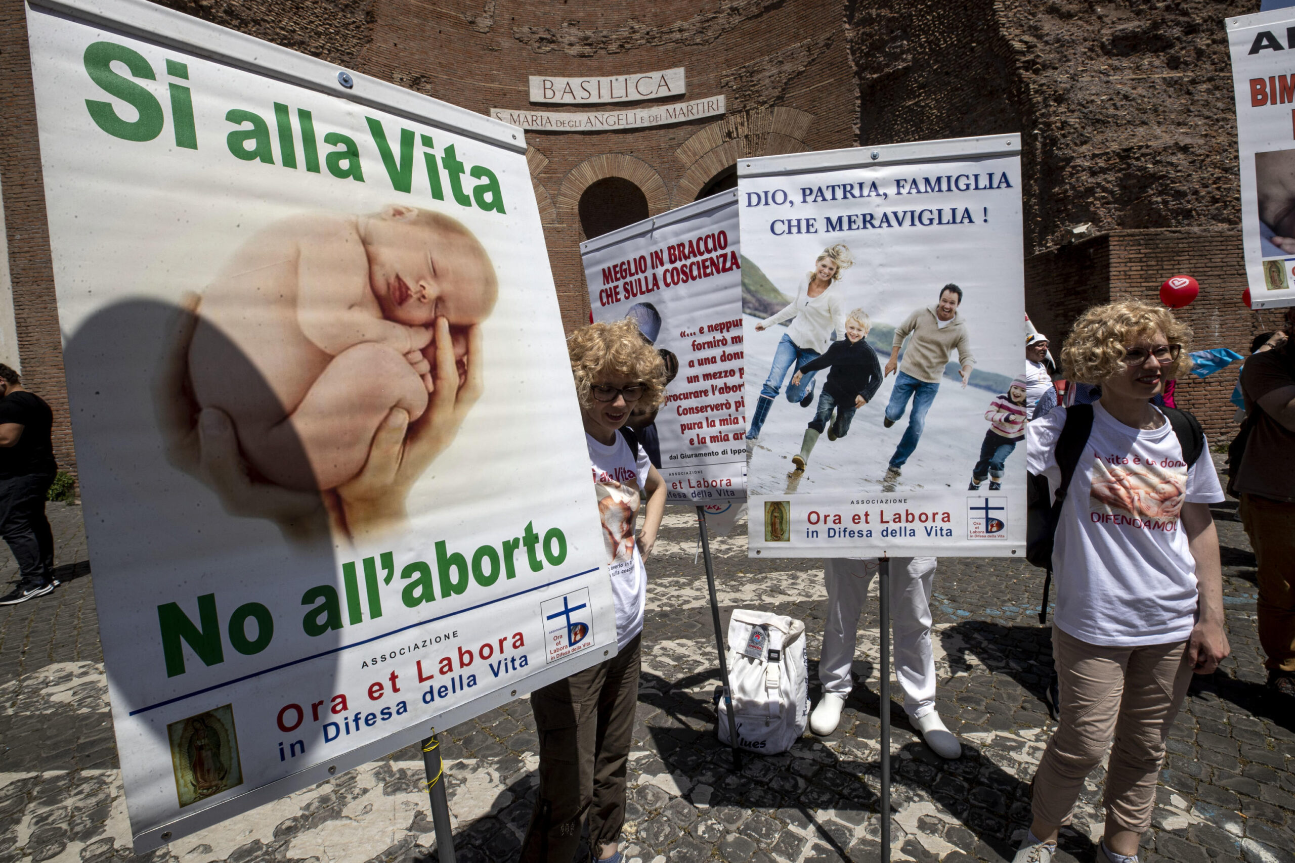 La proposta di Fratelli d'Italia in Liguria: sportelli pro vita negli  ospedali che praticano aborti - Open