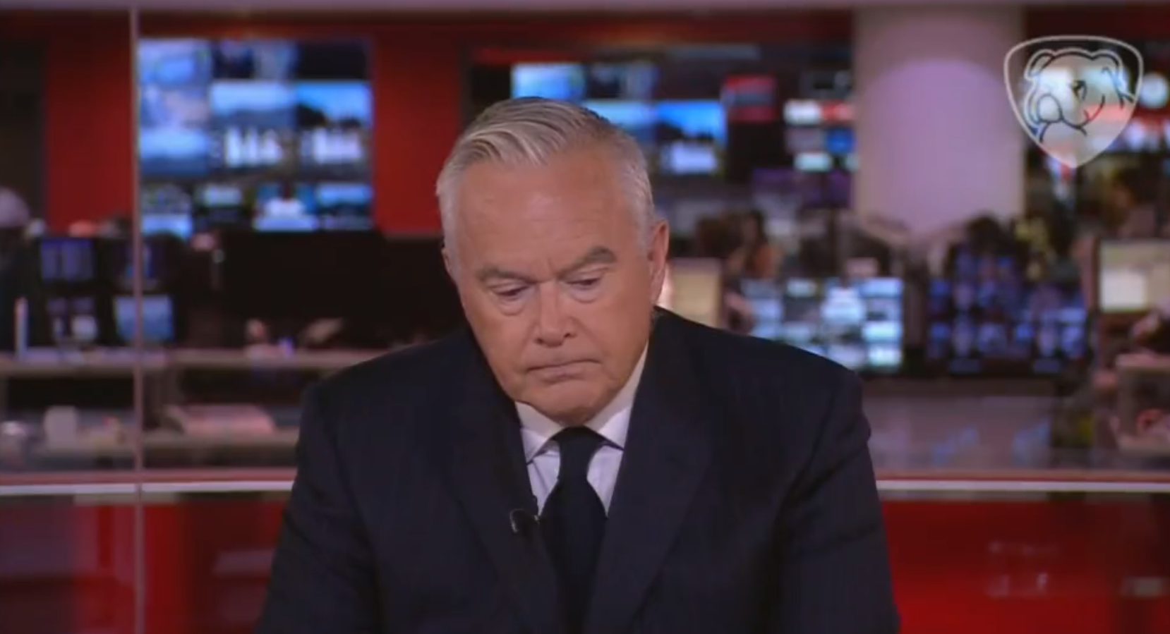 L’annuncio commosso sulla Bbc della morte della regina – Il video