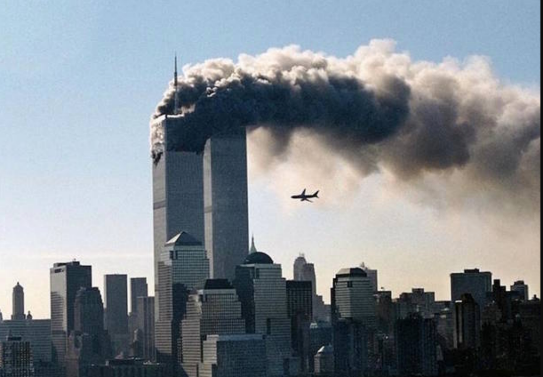 New York, oggi il 21esimo anniversario dell'attacco alle Torri gemelle: gli  Usa ricordano l'attentato che cambiò il corso della storia - Il video - Open