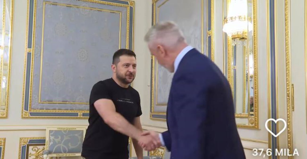 Il ministro della Difesa Guerini da Zelensky, il presidente ucraino: «Sentiamo l’Italia vicina: avanti con rafforzamento delle forze armate» – Il video