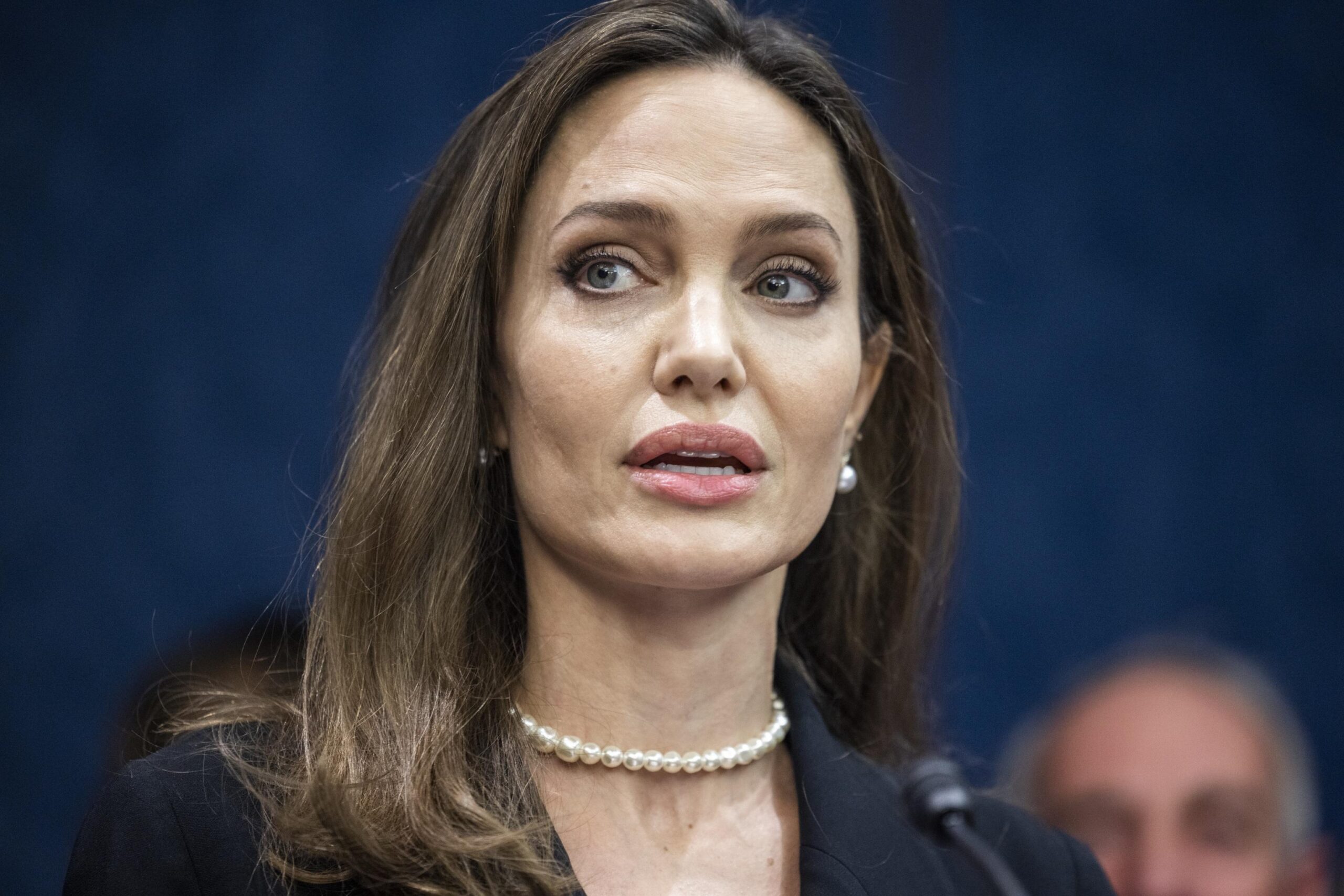 Angelina Jolie vs. Brad Pitt, nuevos detalles en expediente judicial: ‘Tomó por el cuello a mi hijo que intentó defenderme’