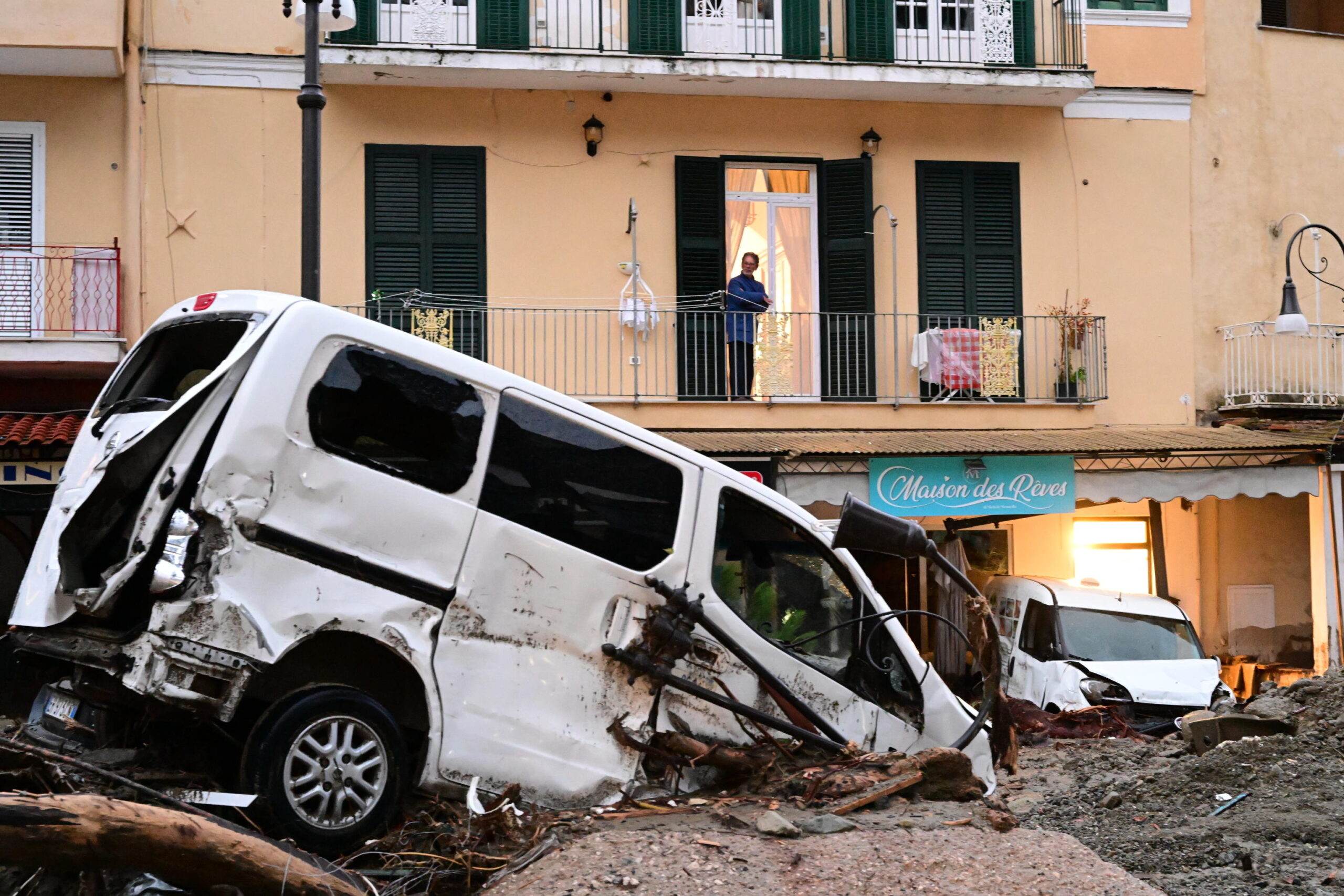 L’allarme via Pec dell’ex sindaco di Casamicciola qualche giorno prima della frana: «Alvei ostruiti, sgomberate le case»