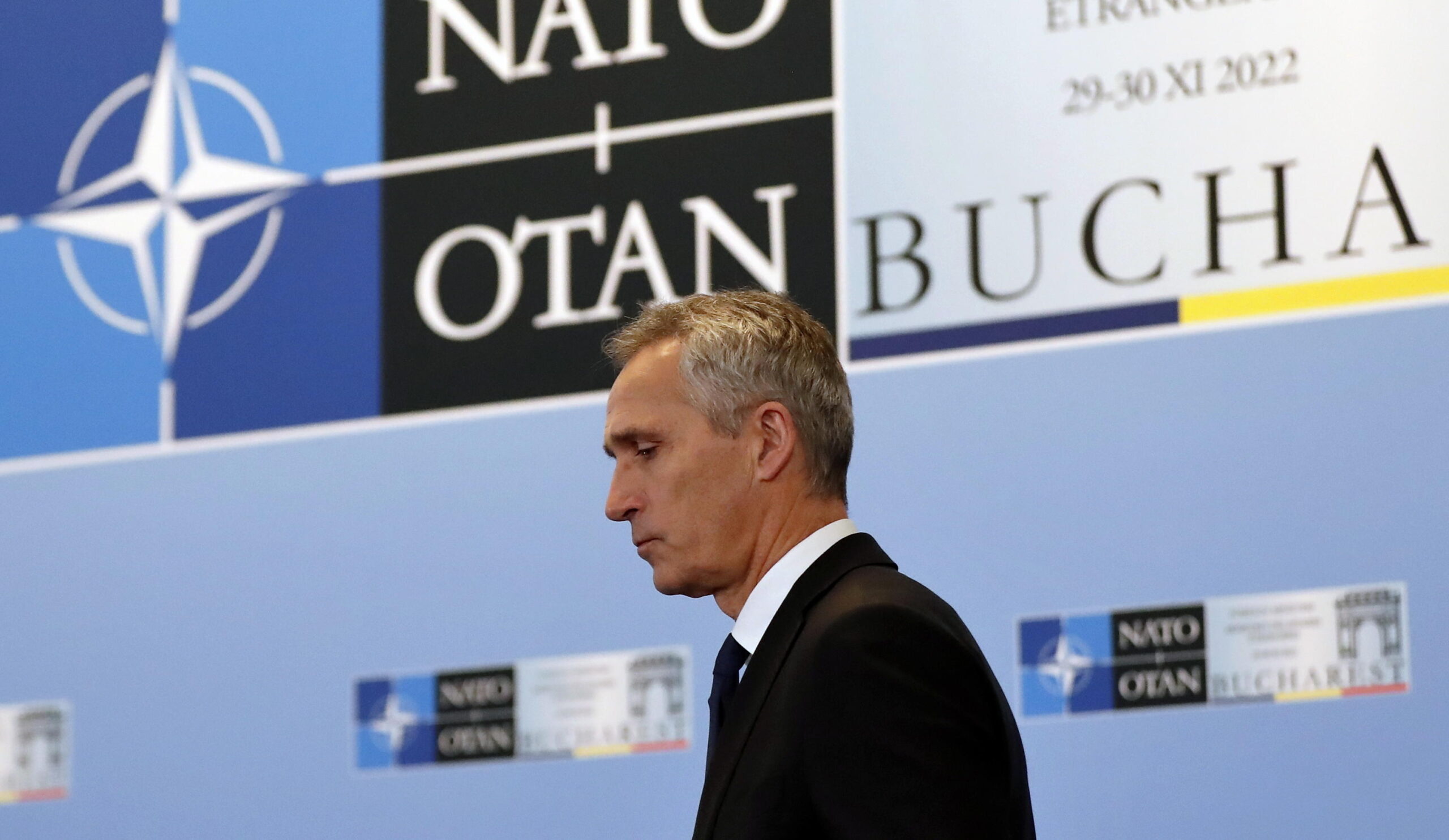 Ucraina, Stoltenberg: «Le forze Nato addestrano gli uomini di Kiev dal 2014. Putin sta perdendo, aspettiamoci altri attacchi»
