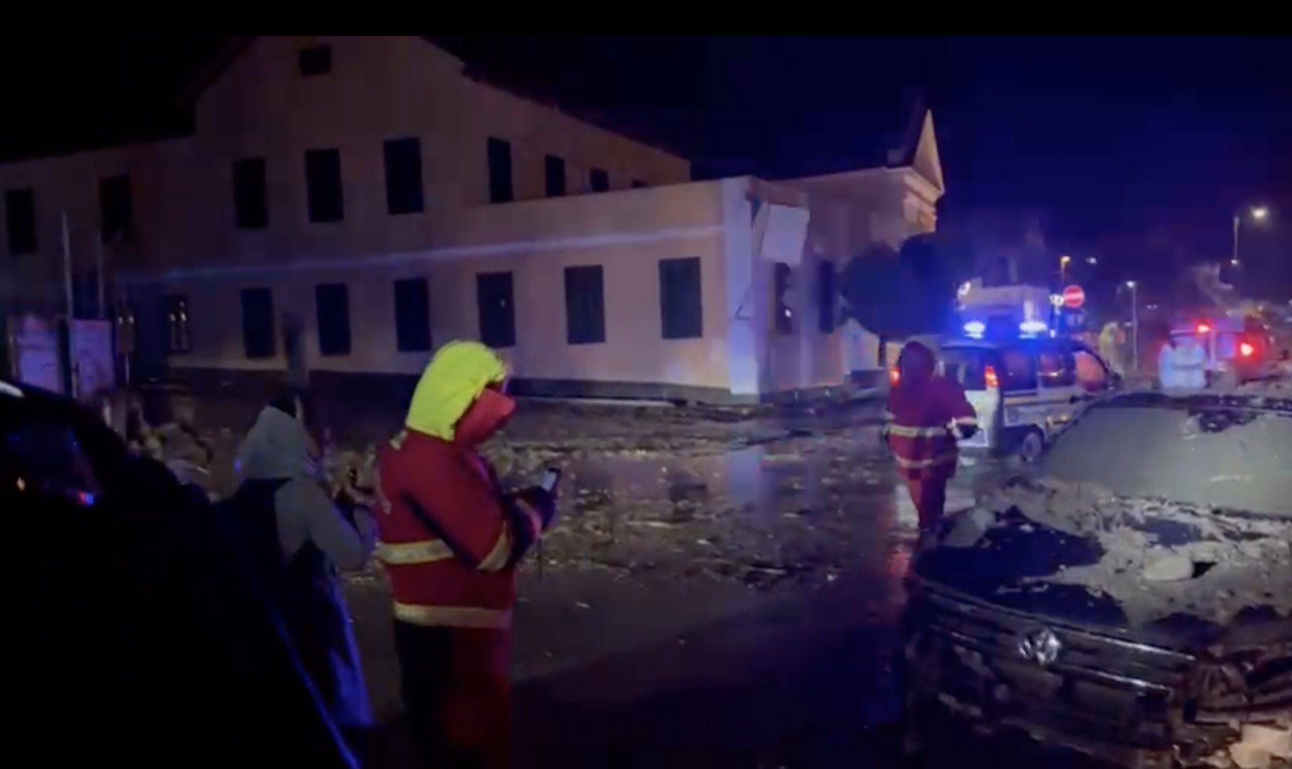 Casamicciola, le ricerche della Protezione civile continuano per trovare i dispersi – Il video