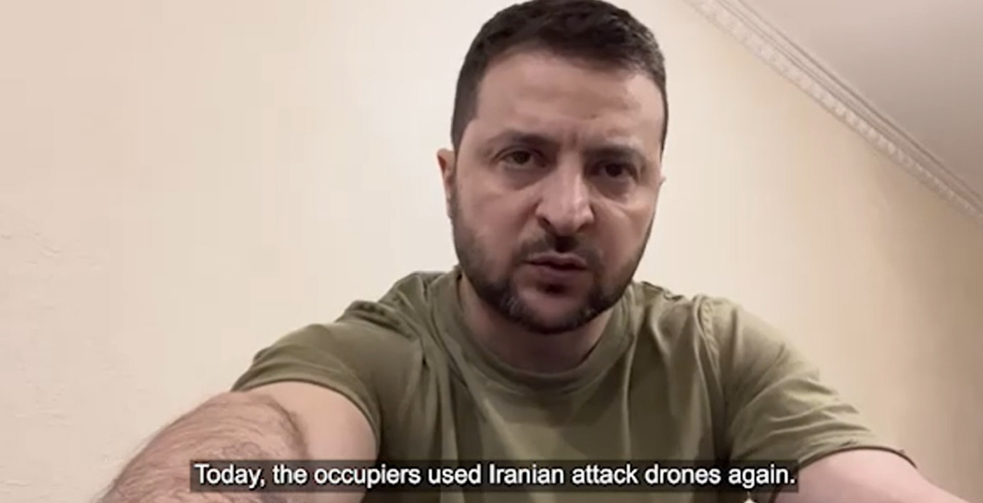 Zelensky avverte: «I russi usano i droni iraniani per tenerci al buio: arriverà un nuovo attacco massiccio» – Il video