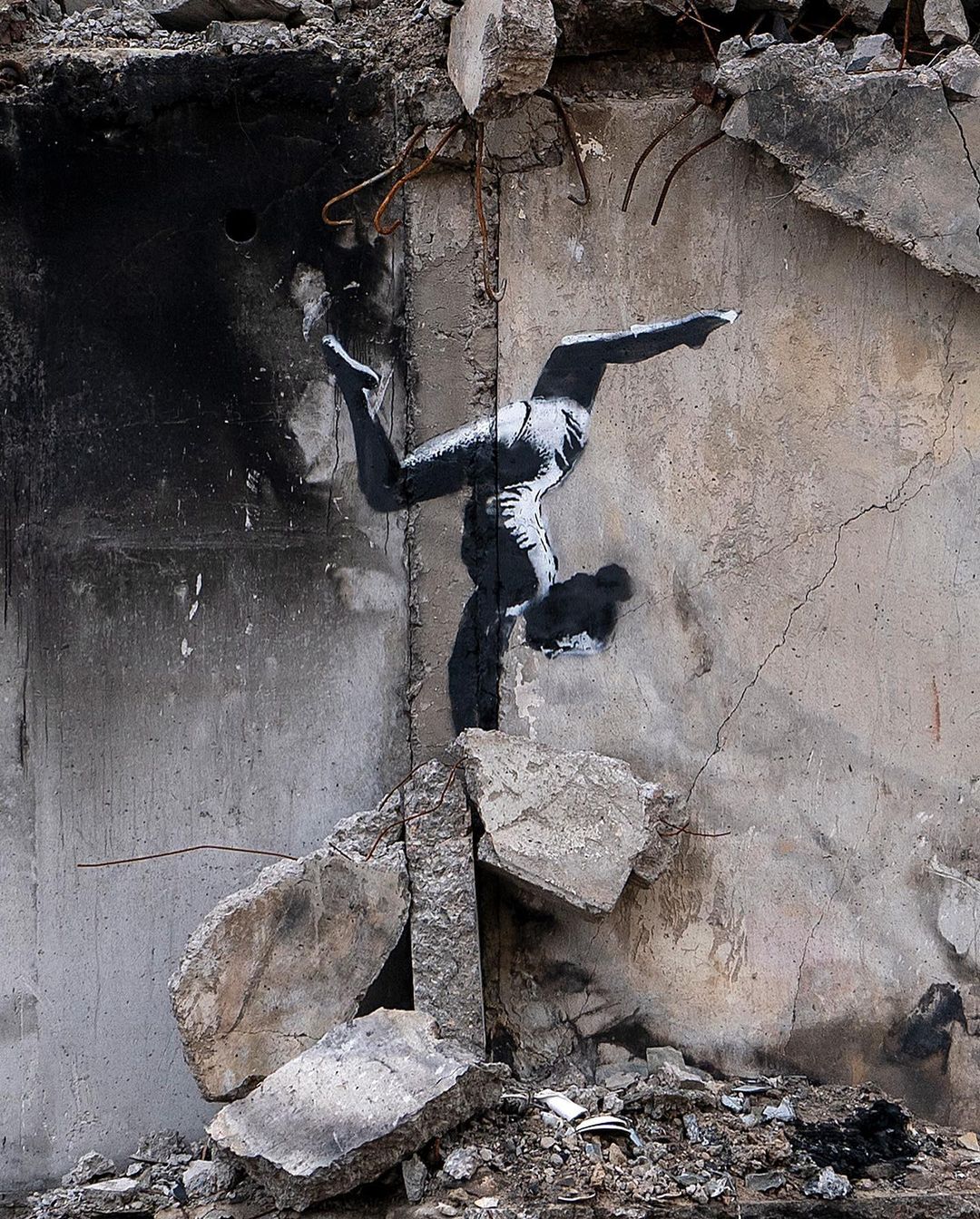 Banksy pubblica un video con le sue opere in Ucraina