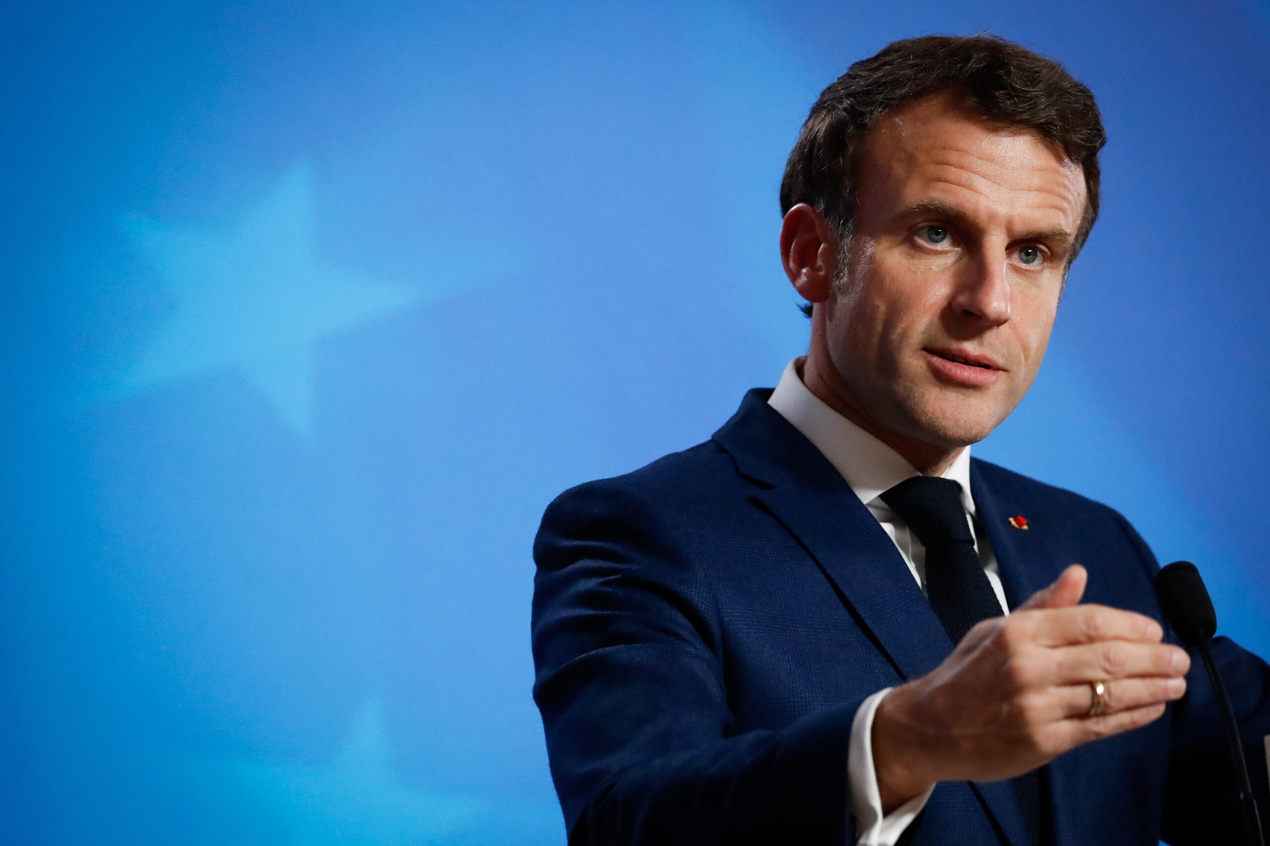 epa10367819 French President Emmanuel Macron gives a press conference at the end of an EU Summit in Brussels, Belgium, 15 December 2022. European leaders discussed Russia's war against Ukraine, energy and economy, security and defence, the EUs southern neighbourhood and external relations.  EPA/STEPHANIE LECOCQ