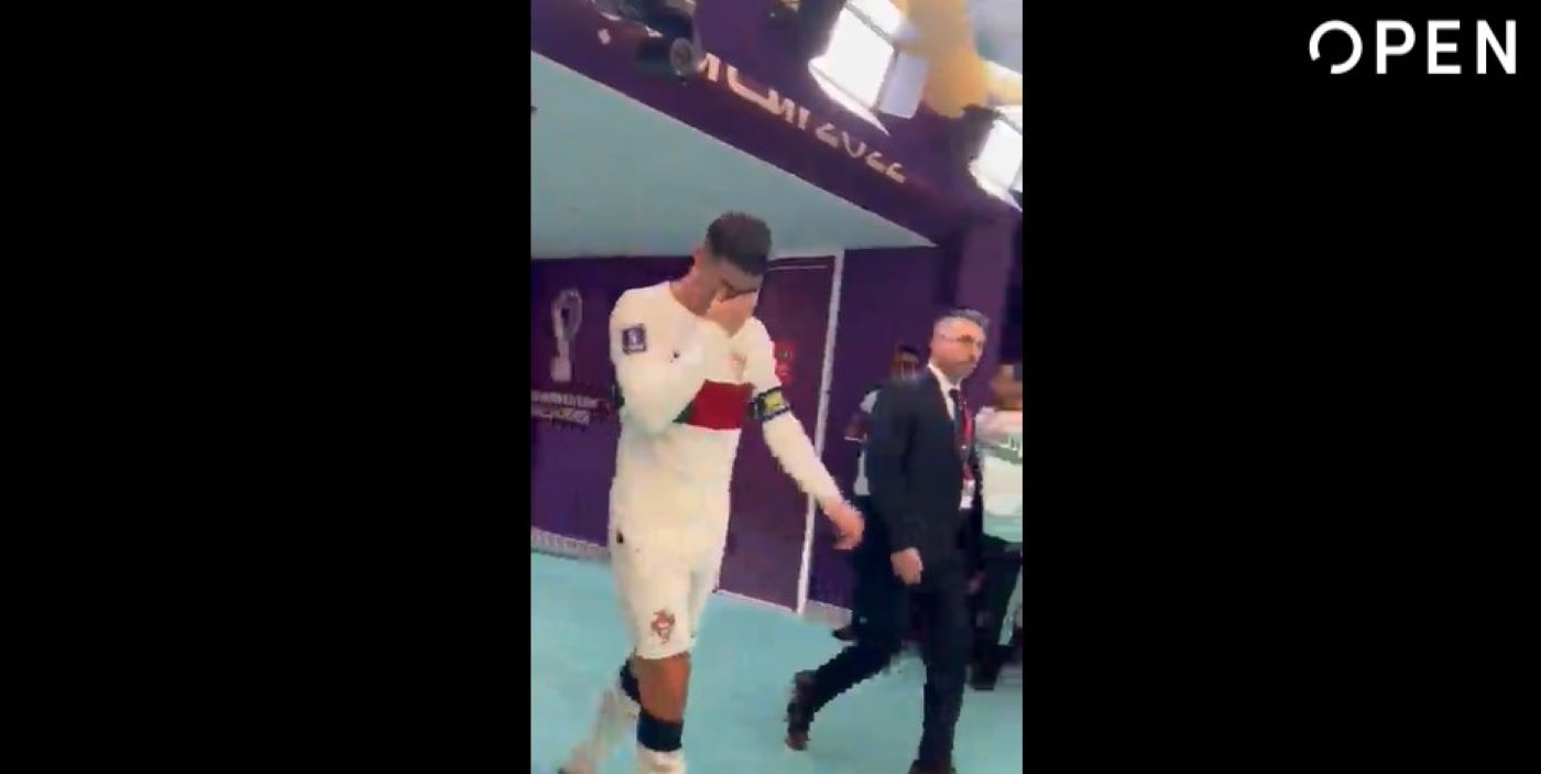Qatar 2022, Cristiano Ronaldo chiude in lacrime il suo ultimo mondiale dopo la sconfitta con il Marocco – Il video