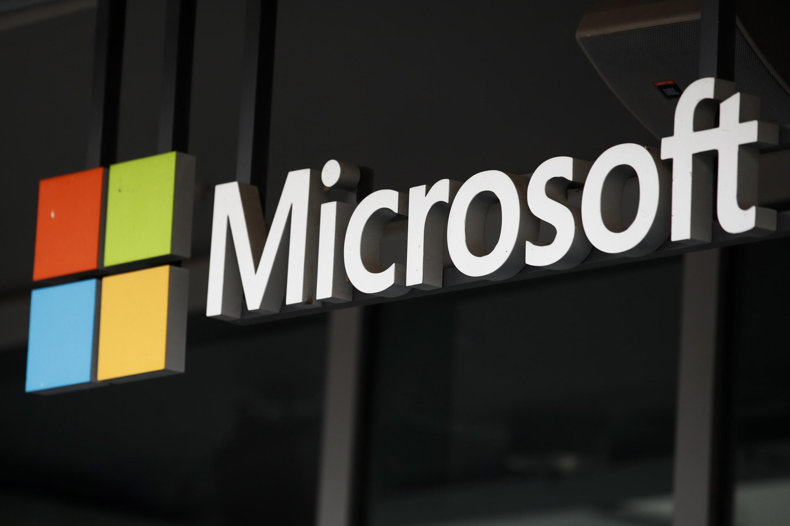 Microsoft crashes, global disruption of Outlook, Teams, and other company software