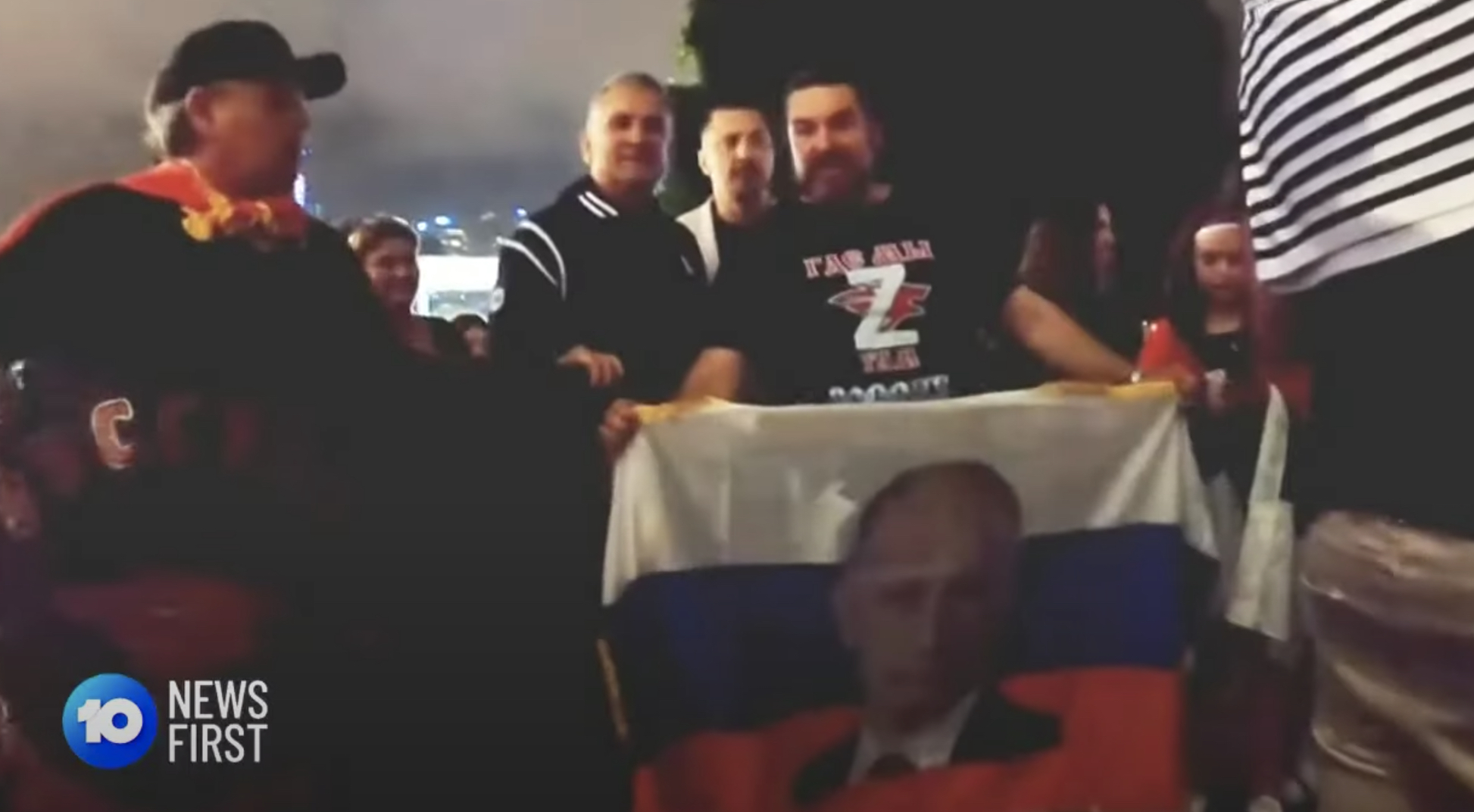Australia, Djokovic’s father with the pro-Putin flag with Russian fans – video