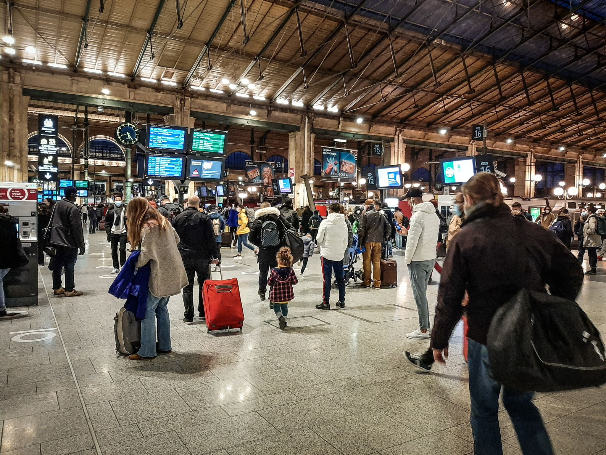 gare du nord parigi accoltellamenti