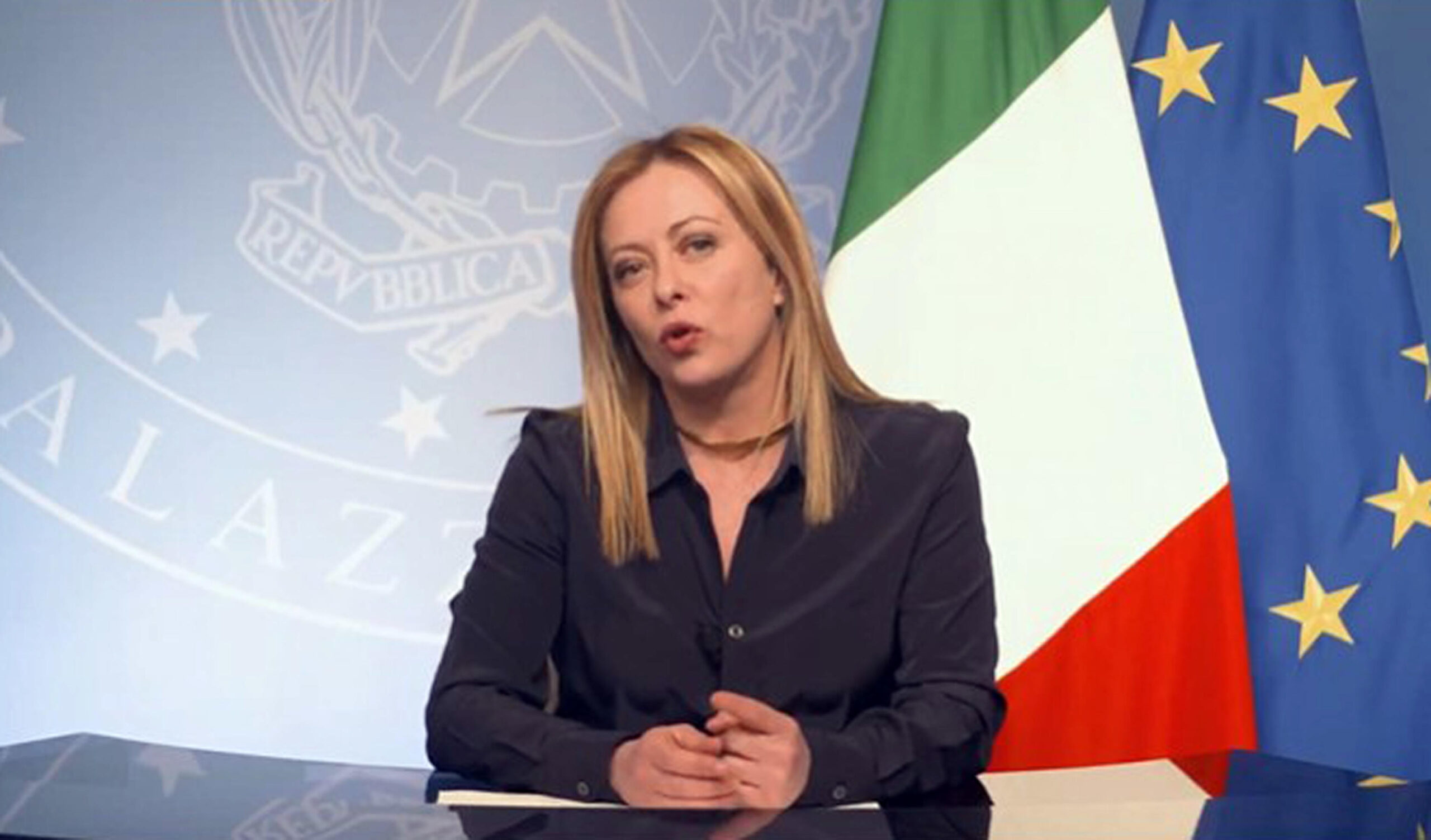 "Abbiamo voluto stabilire il principio che ogni cittadino, ogni territorio, ogni comune, deve avere la stessa attenzione". Così la premier Giorgia Meloni sui social, in un videomessaggio dal titolo "100 azioni in 100 giorni", 31 gennaio 2023.
FACEBOOK GIORGIA MELONI
+++ ATTENZIONE LA FOTO NON PUO' ESSERE PUBBLICATA O RIPRODOTTA SENZA L'AUTORIZZAZIONE DELLA FONTE DI ORIGINE CUI SI RINVIA+++ NPK +++