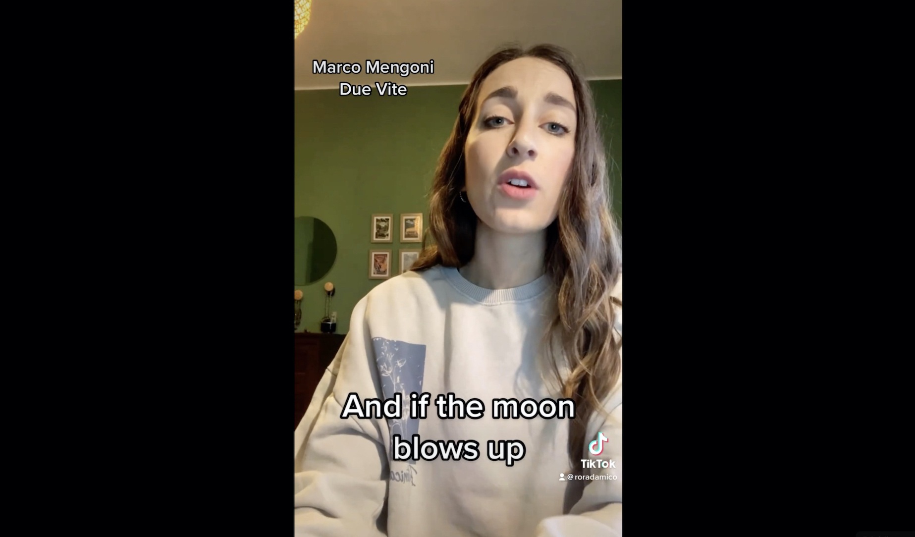 Come sarebbero i brani di Sanremo in inglese? La cantautrice D’Amico ci prova con Mengoni, Elodie e Mr Rain – Il video