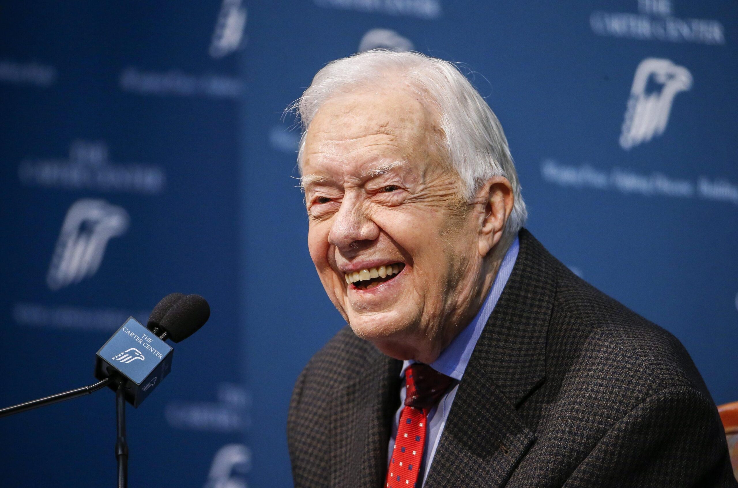 Jimmy Carter in fin di vita, l'ex presidente Usa lascia l'ospedale per