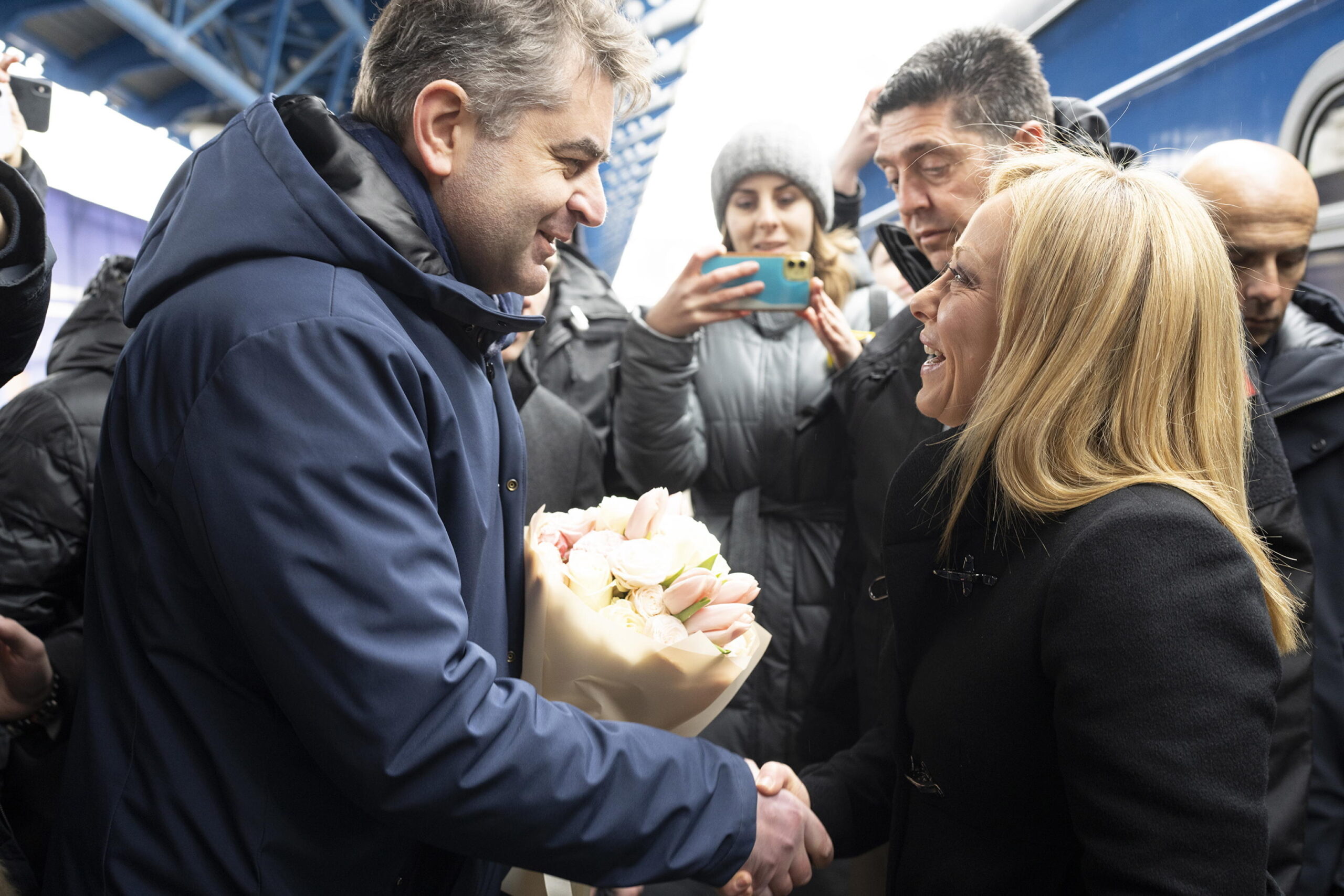 epa10481554 A handout picture made available by the Chigi Palace (Palazzo Chigi) Press Office shows Italian Prime Minister Giorgia Meloni (R) being greeted by Ukraine's Deputy Foreign Minister Yevhen Perebyinis (L) with a bunch of flowers as she arrives in Kyiv (Kiev), Ukraine, 21 February 2023, amid Russia's invasion. Meloni arrived in Kyiv where she is expected to meet with the Ukrainian president.  EPA/FILIPPO ATTILI/CHIGI PALACE PRESS OFFICE HANDOUT  HANDOUT EDITORIAL USE ONLY/NO SALES