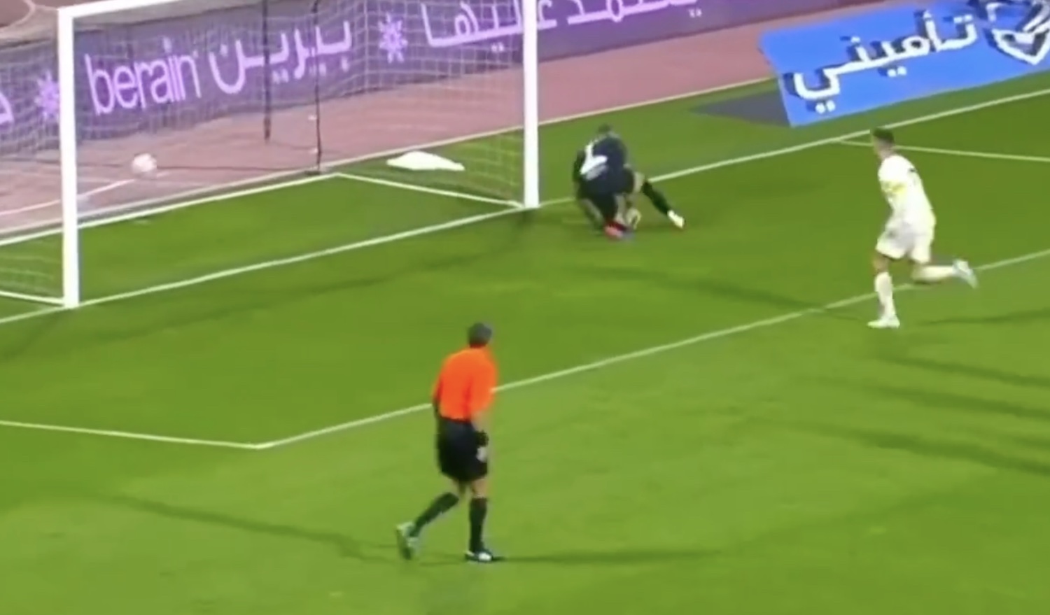 Cristiano Ronaldo si sblocca in Arabia Saudita, arriva il primo gol ma senza esultare  – Il video