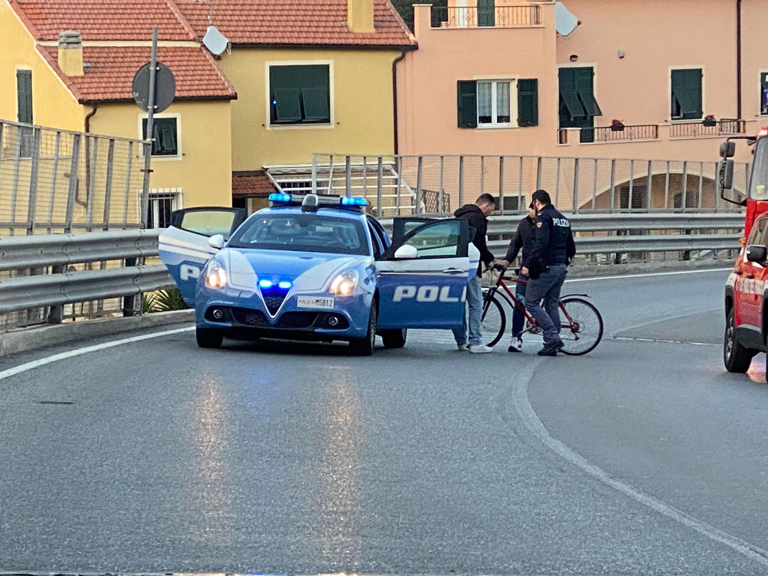 Savona, ladro si lancia dal viadotto per sfuggire alla polizia: è grave
