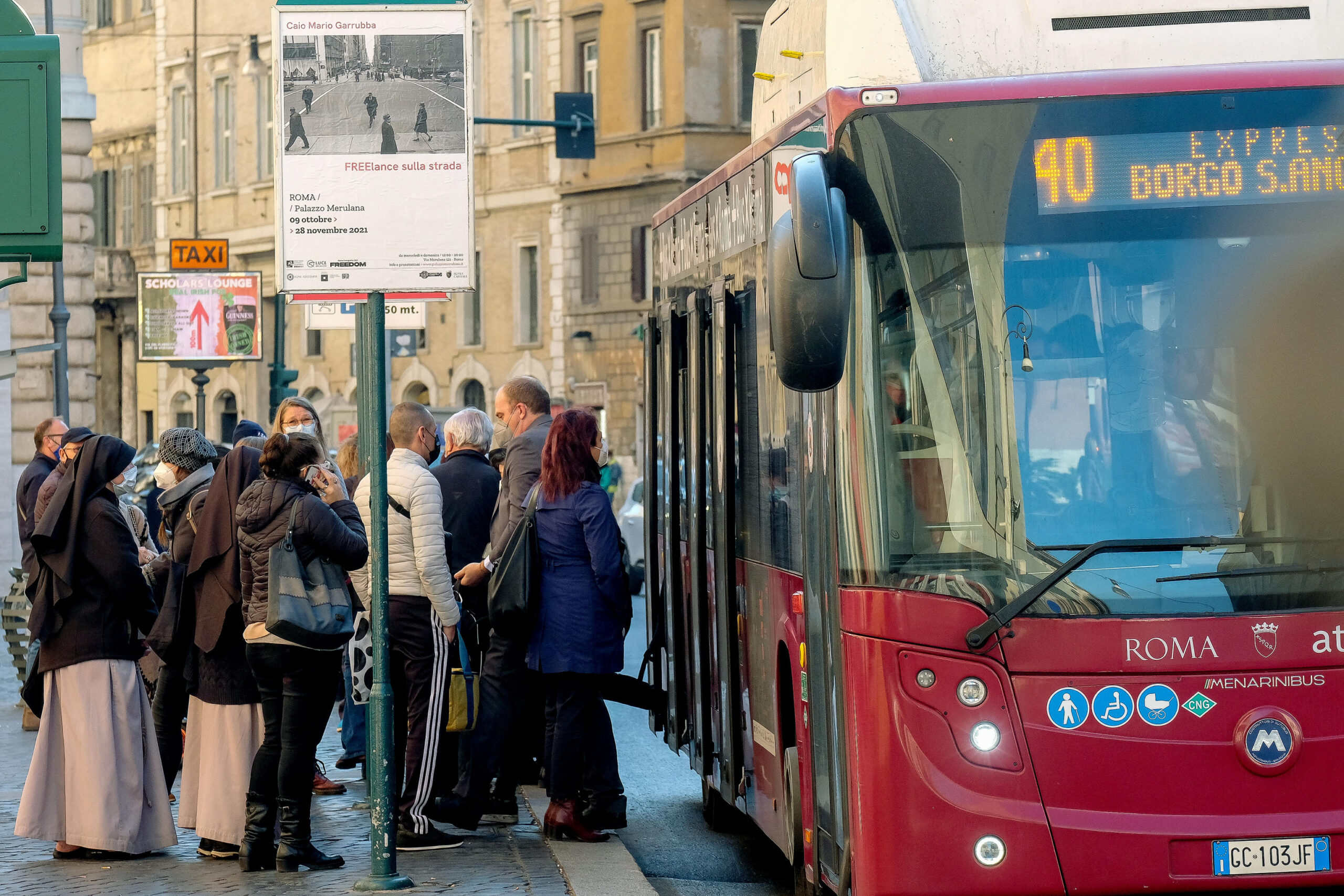 Torna il bonus trasporti, 60 euro per biglietti di treni e bus: ecco come fare domanda