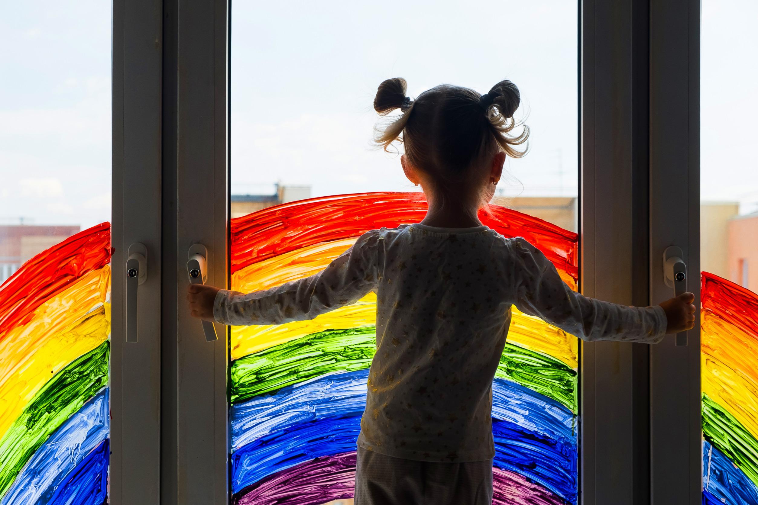 La bacchettata dell’Ue al governo: «Tutti i Paesi riconoscano i diritti ai figli delle coppie gay»