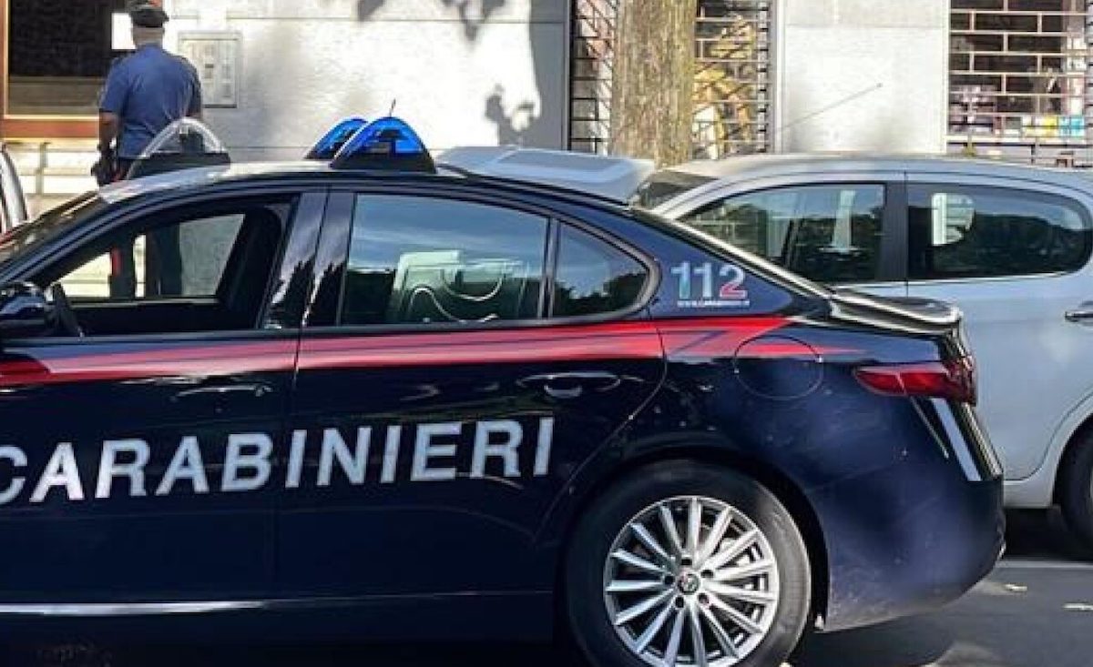 Milano, due aggressioni a donne in poche ore. La minaccia alla ex mentre era coi carabinieri: «Ti troverò sola»