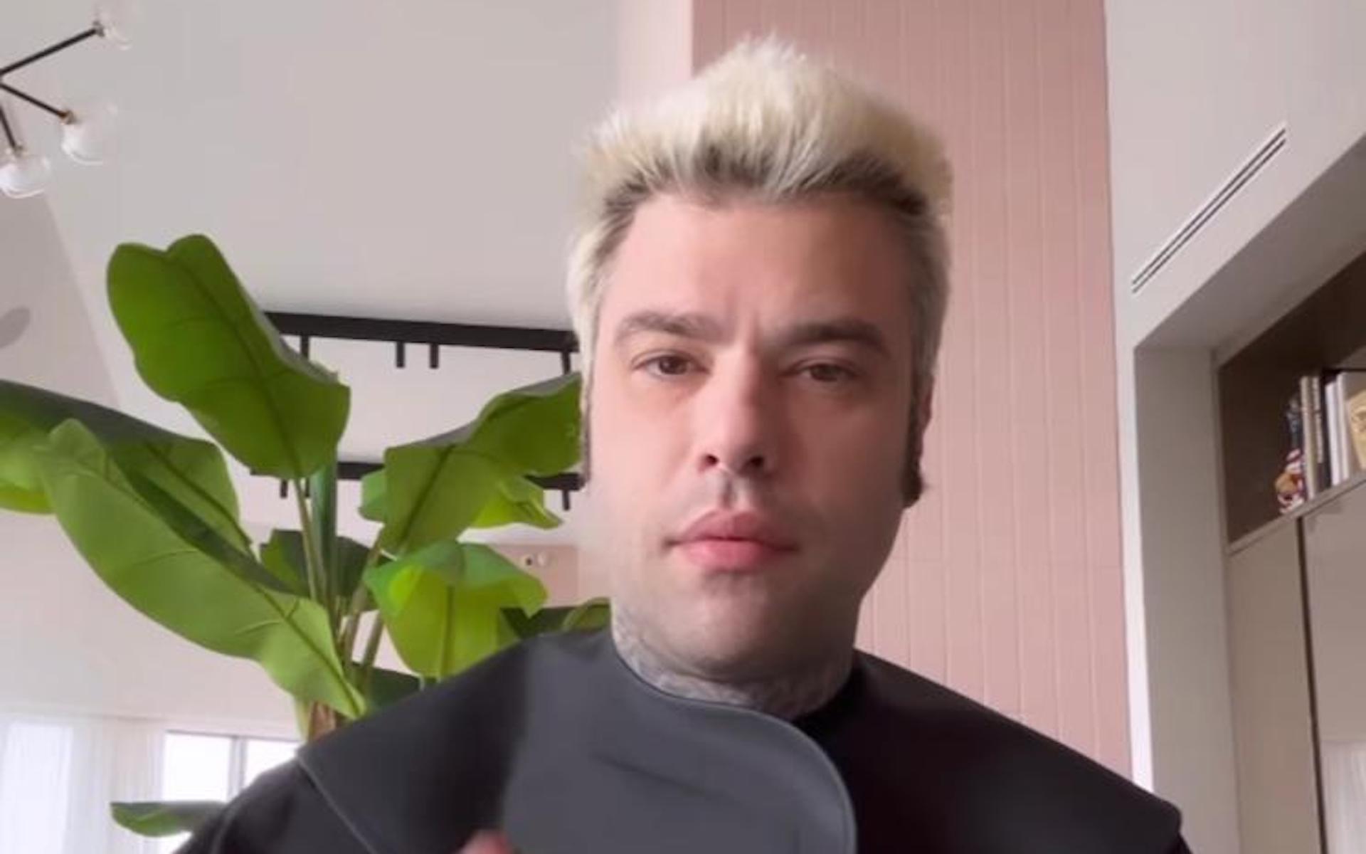 Fedez, taglio drastico col passato: dopo il periodaccio addio chioma bionda – Il video