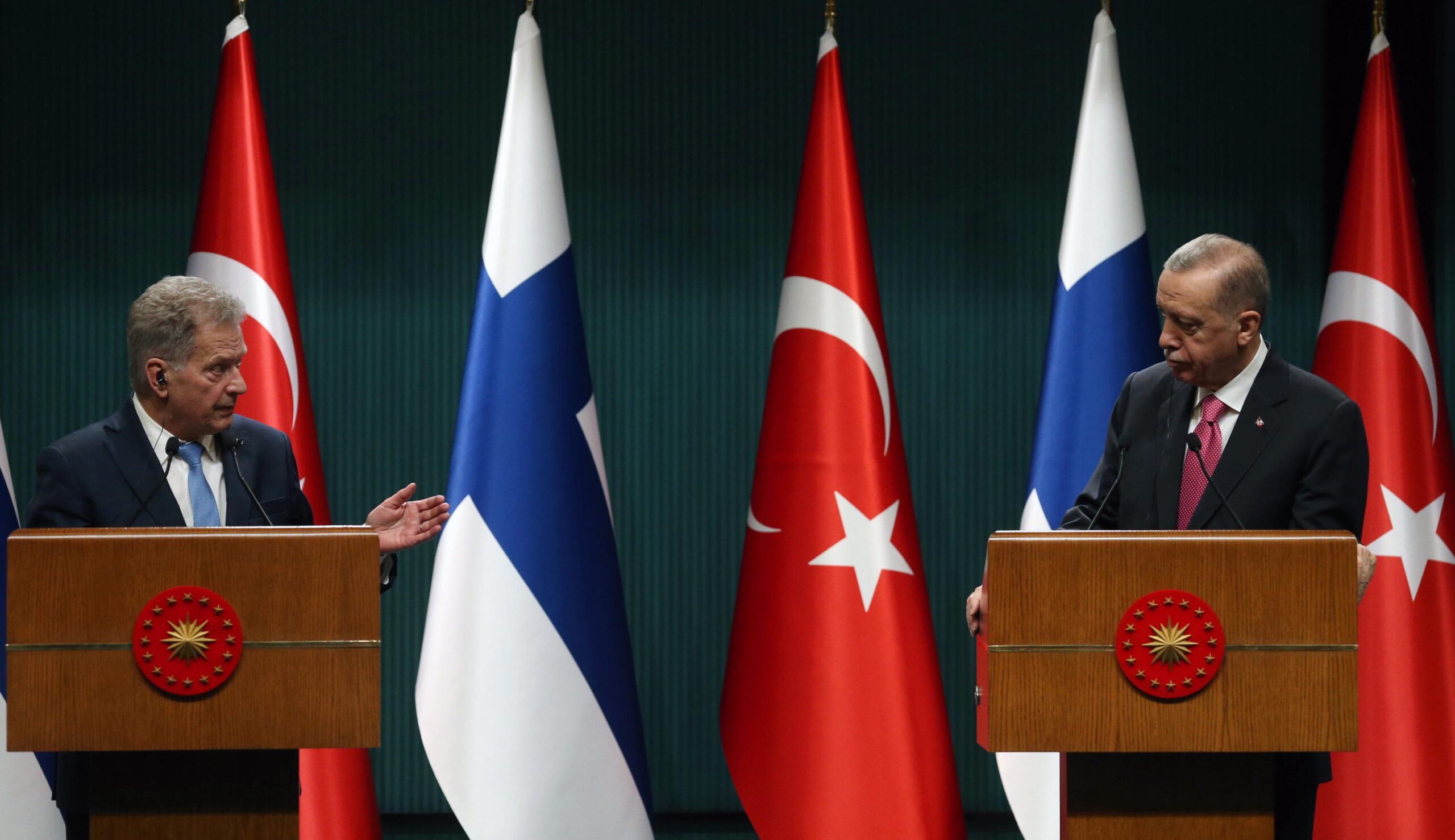 Adesione alla Nato, il parlamento turco dà il via libera alla Finlandia: è il 31esimo paese a entrare nell’Alleanza Atlantica