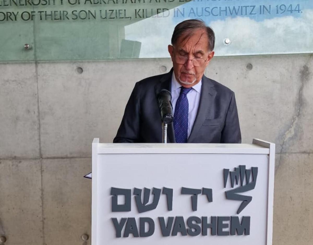 Il  presidente del Senato Ignazio La Russa durante la visita a Yad Vashem, il mausoleo della Memoria a Gerusalemme, 6 marzo 2023.
ANSA/Massimo Lomonaco