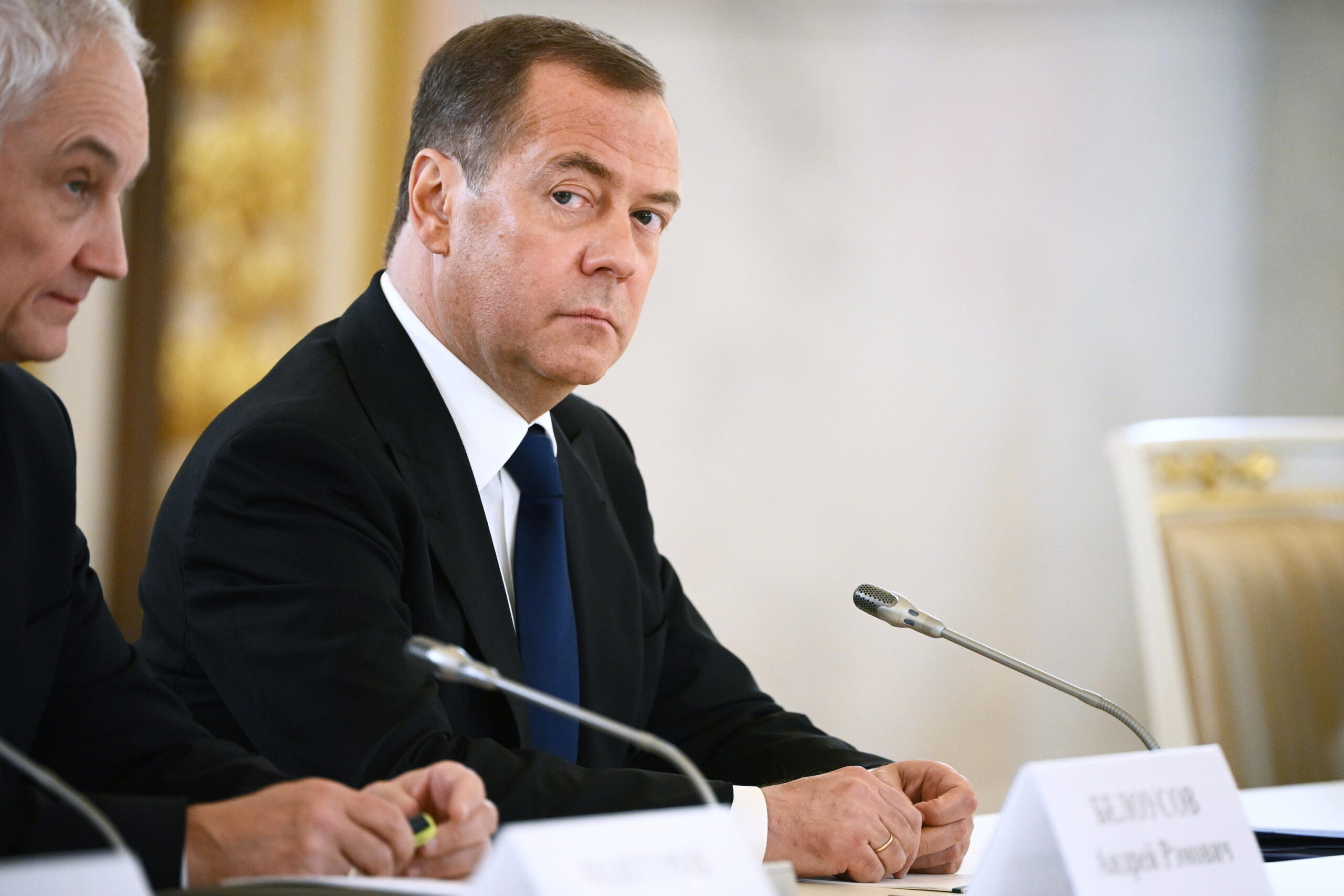 L’ultima minaccia di Medvedev: «Se serve arriviamo a Kiev o Leopoli. Addestratori occidentali in Ucraina? Legittimo colpirli»