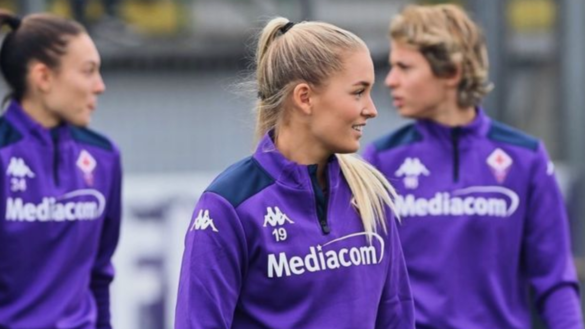 Calcio, Ronja Aronsson accusa la Fiorentina: «Mi chiamavano tr**a e si piangeva negli spogliatoi». Poi le scuse: «Un equivoco con la traduzione»