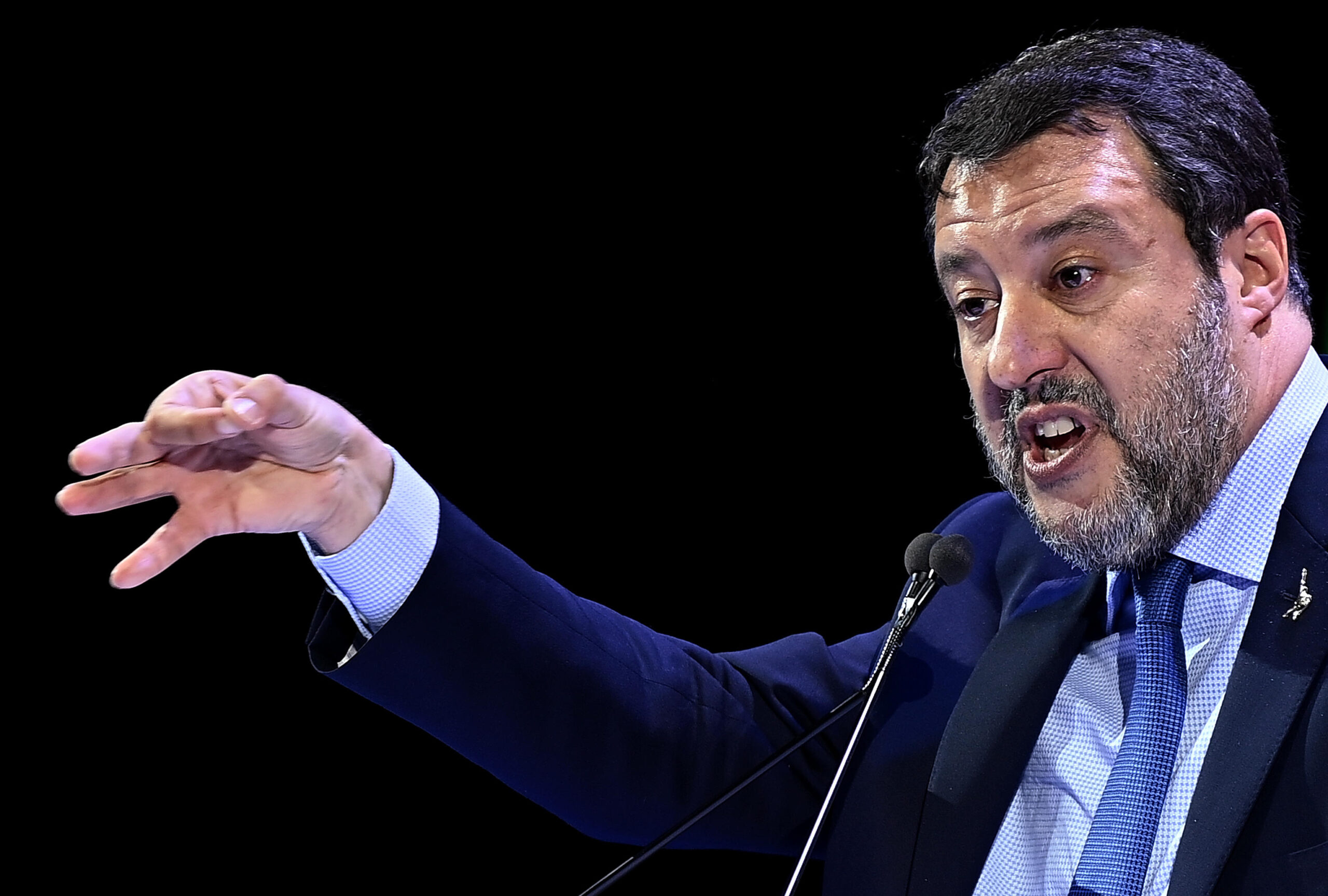 Codice della strada, Salvini anticipa la stretta: targa per monopattini e  bici, ergastolo della patente e autovelox. Che cosa cambia - Open