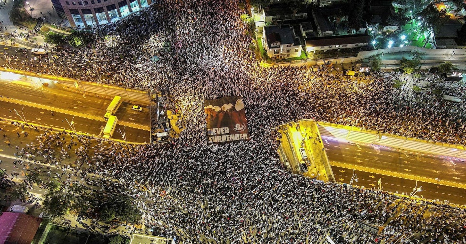 Tel Aviv, nuova protesta contro la riforma della giustizia: il messaggio per i 200mila in piazza del premier spagnolo Sanchez – I video