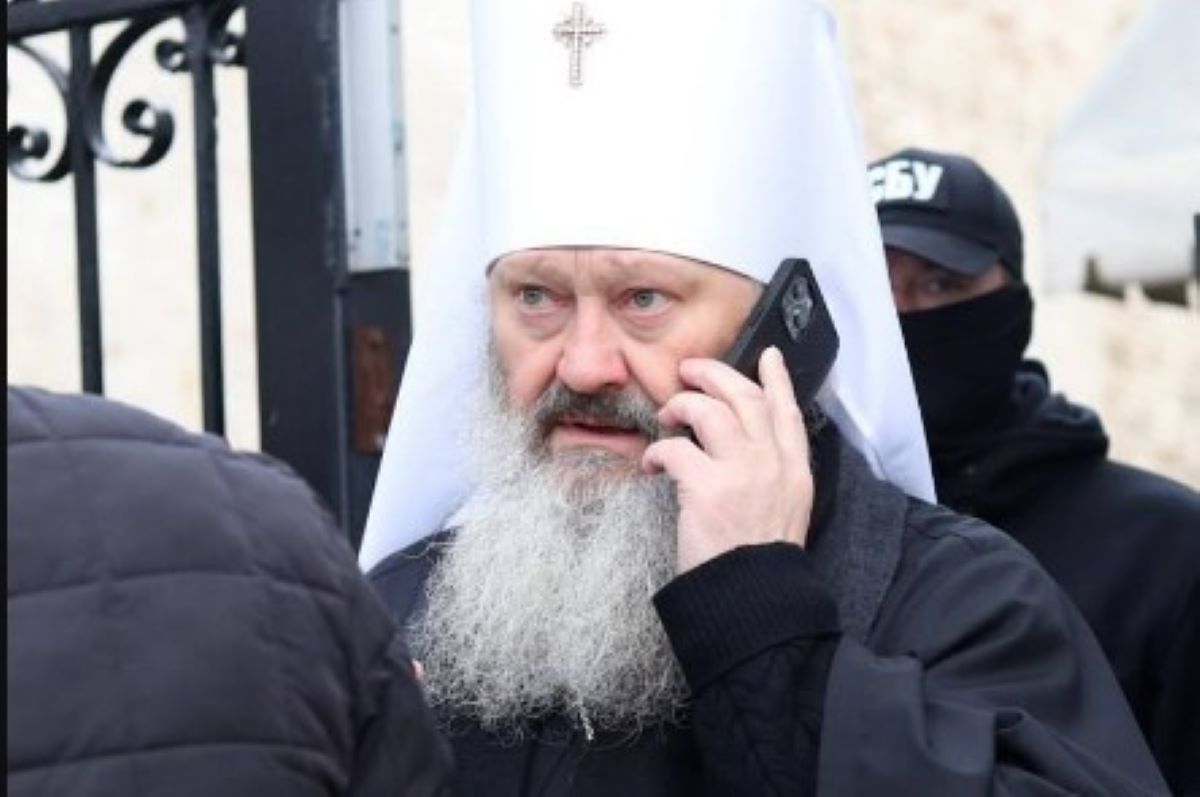 Il metropolita di Kiev e la sciarpa di Louis Vuitton, chi è “Pasha Mercedes” finito agli arresti domiciliari