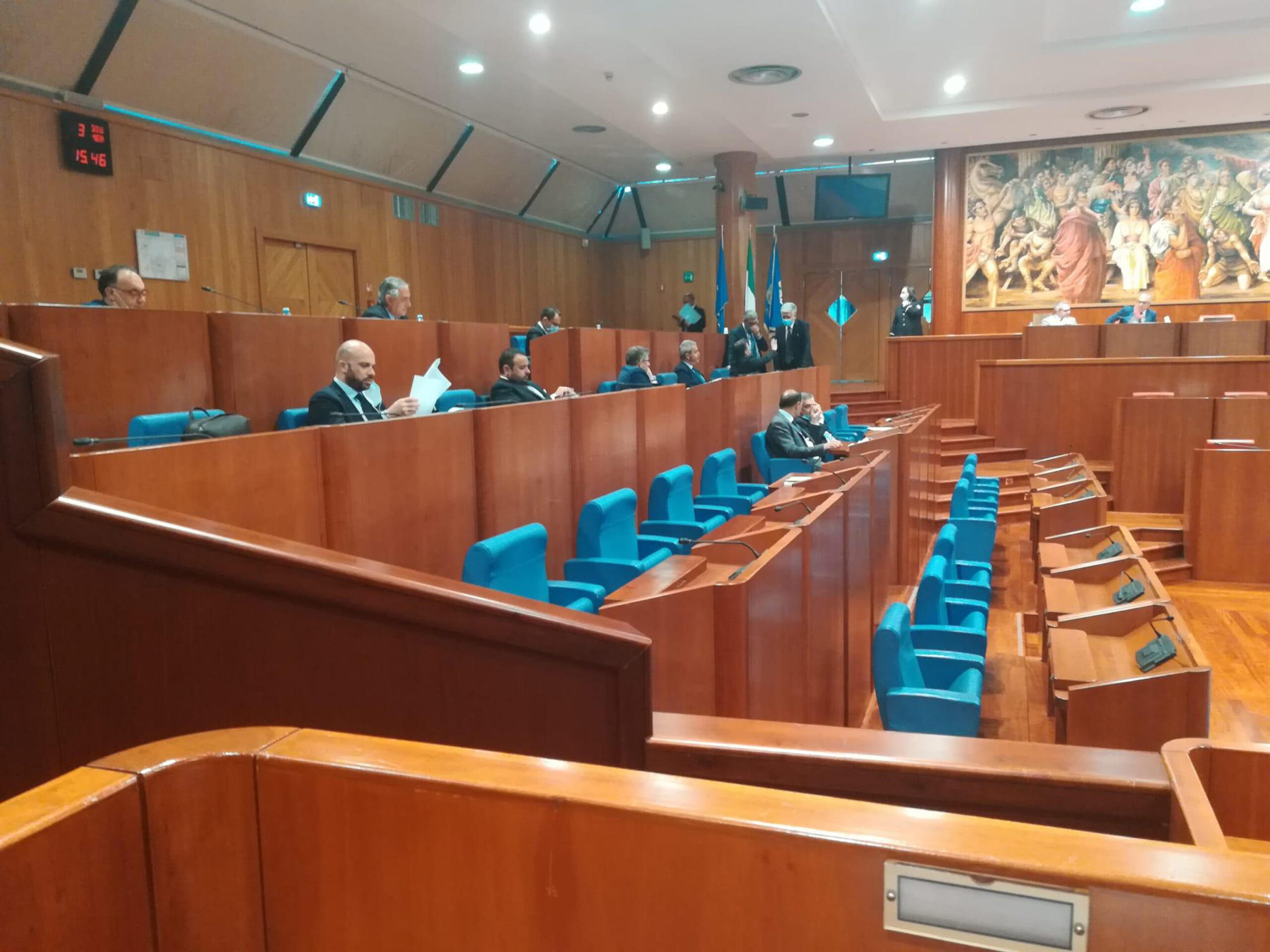 E' iniziata a Reggio Calabria, la seduta del Consiglio regionale, convocato con urgenza dal presidente dell'assemblea Domenico Tallini, con un unico punto all'ordine del giorno, per procedere all'abrogazione totale della norma con la quale sono state apportate modifiche a due articoli della Legge regionale sui vitalizi.
ANSA