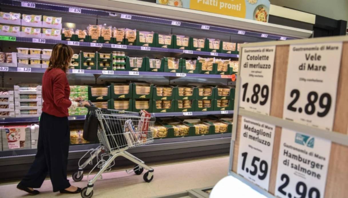 25mila supermercati e discount faranno sconti del 10% sui prodotti  alimentari di base: come funziona e quando parte il patto anti inflazione -  Open