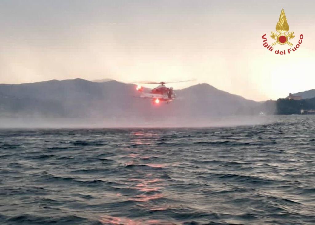 Battello si ribalta nel Lago Maggiore: 2 vittime e 2 dispersi, tratte in salvo 20 persone
