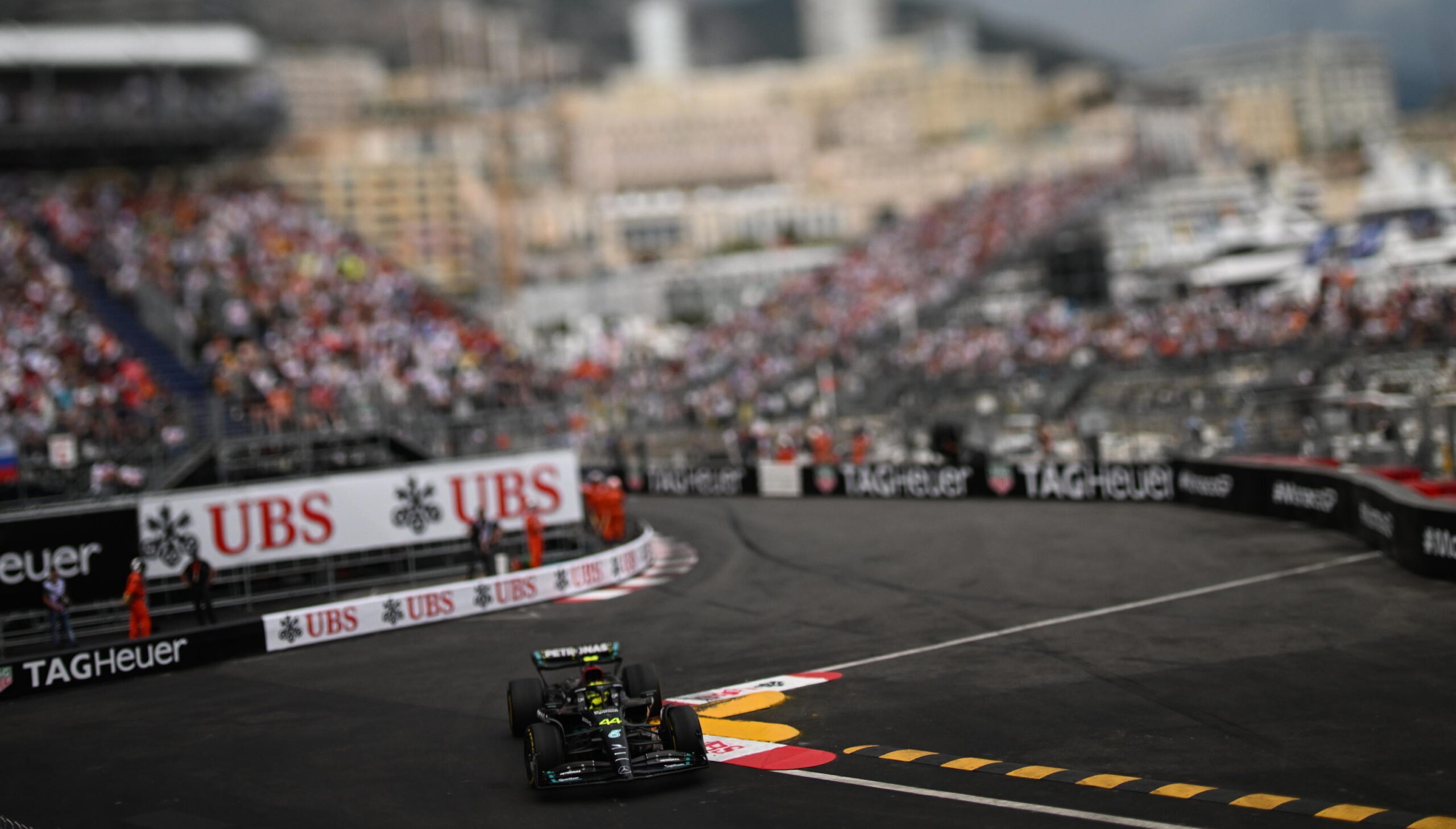Gp Monaco, a Montecarlo Verstappen domina la gara e arriva primo. Sul podio Alonso e Ocon, sesto Leclerc