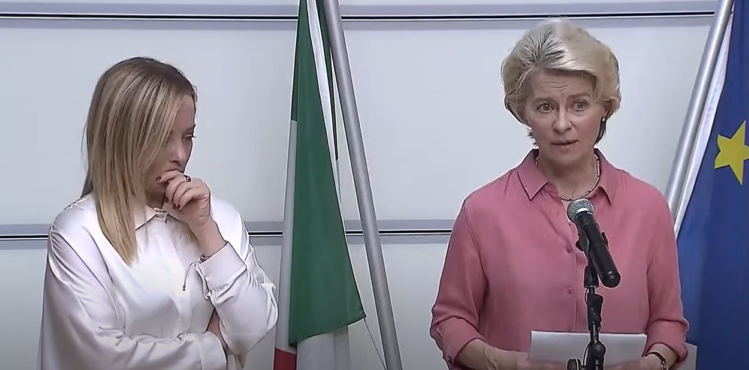 Von der Leyen, l’incoraggiamento in dialetto alle popolazioni colpite dall’alluvione: «Tin bota» – Il video