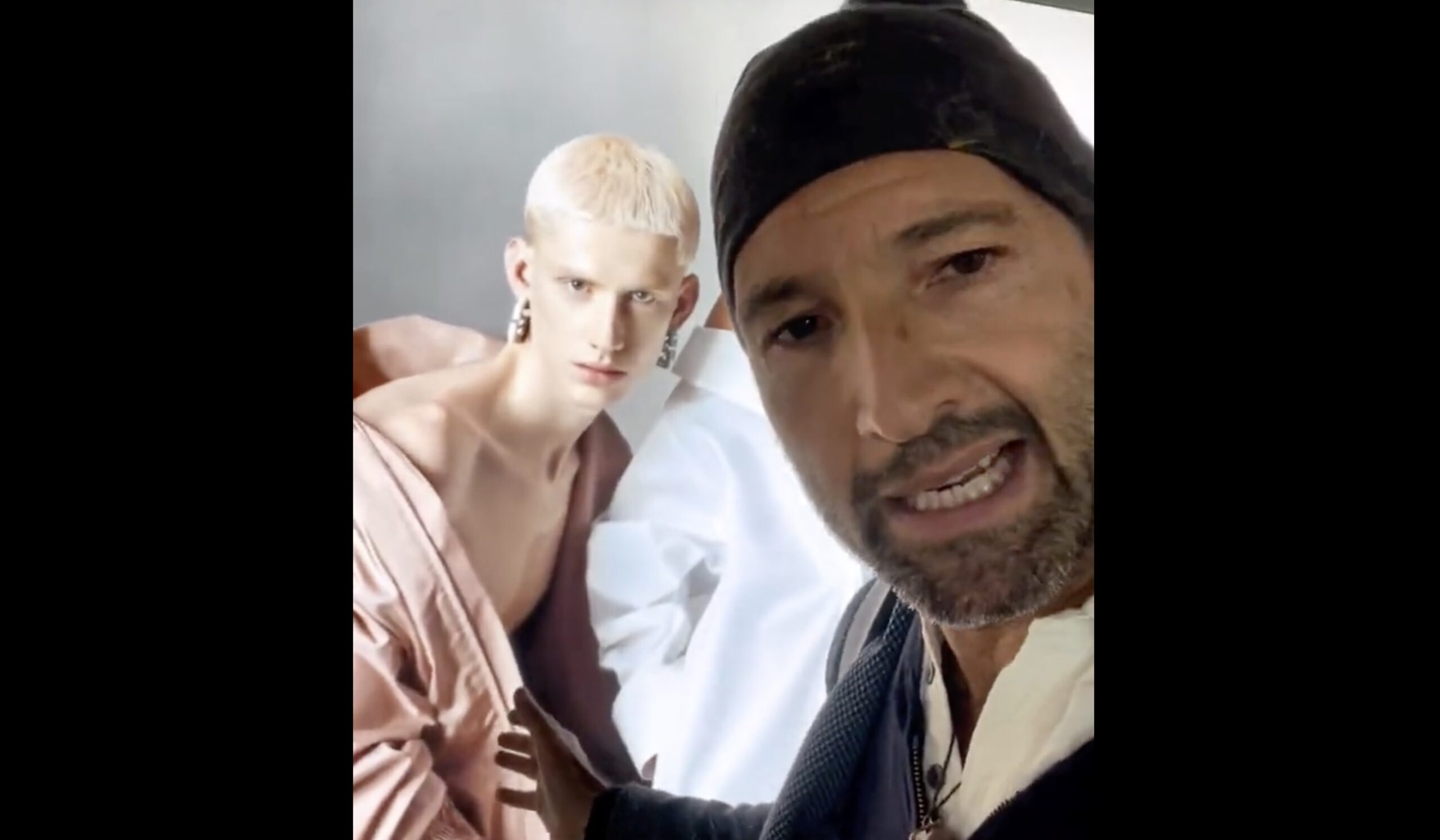 Walter Nudo contro la pubblicità di Valentino: «Confonde i ragazzi». Polemica sui social – Il video
