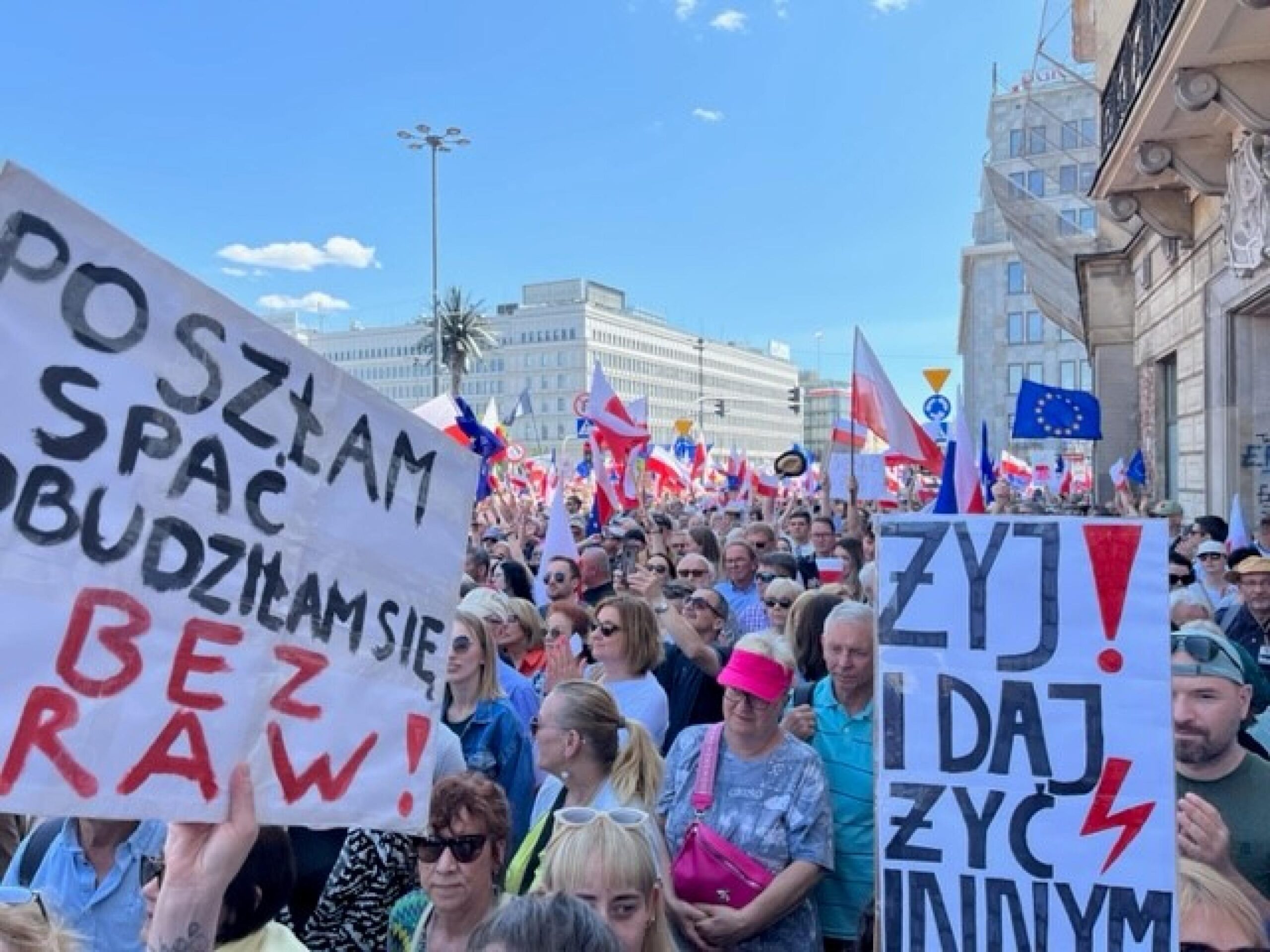 Polonia, mezzo milione di persone in piazza contro il governo. «È la marcia più partecipata dal 1989» – Il video